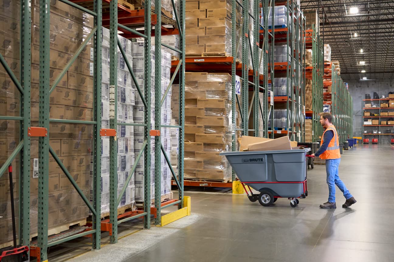 Rubbermaid Brute Dump Truck/Tilt Trash Cart/Garbage Collection/Recycling 1 Cubic Yard Standard Duty 1250 lbs. Gray Distribution Centers/Warehouse/Manufacturing/Stadiums