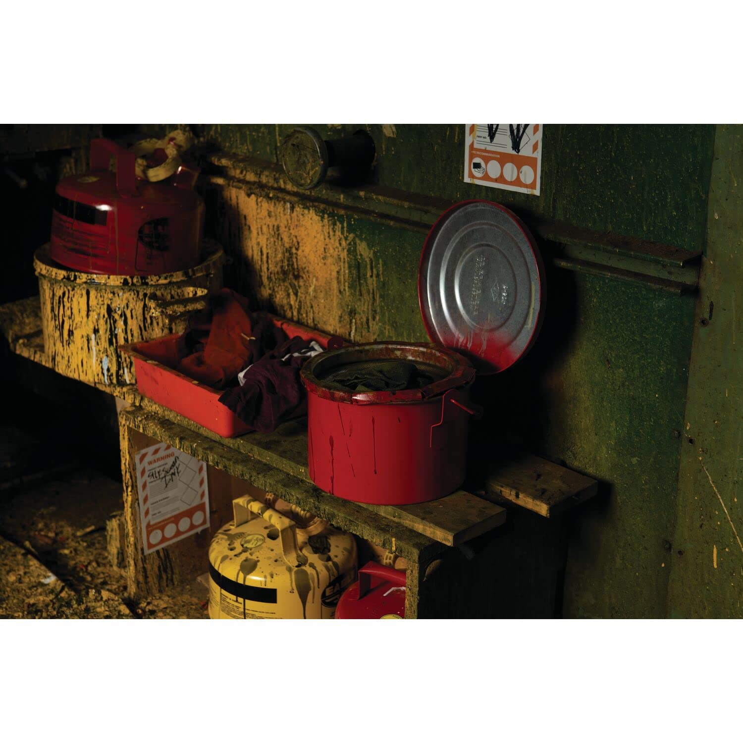 B-604 Eagle Bench Galvanized Steel Safety Can, 4 Quart Capacity, Red