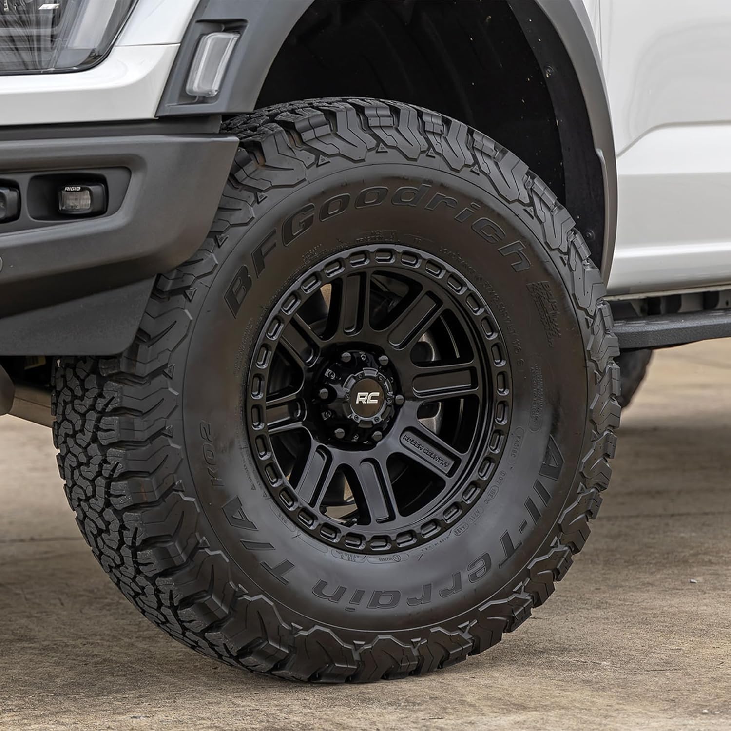 84 Series Rough Country Wheel - 18 x 8.5, 5x5" Bolt Pattern, +0mm Offset, Gloss Black, 8-Spoke, Rugged One-Piece Aluminum Rim with Black Center Cap