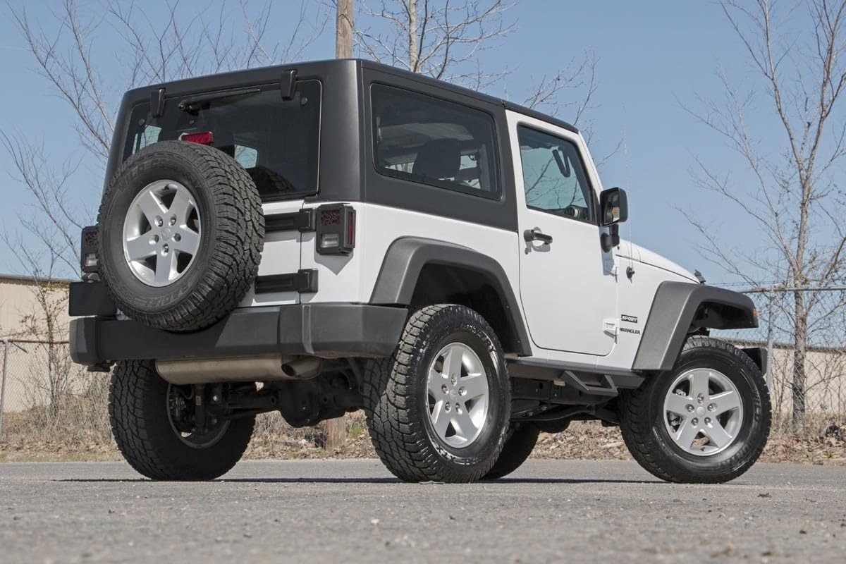 2-Door Rough Country 2.5" Lift Kit for 2007-2018 Jeep Wrangler JK - PERF678