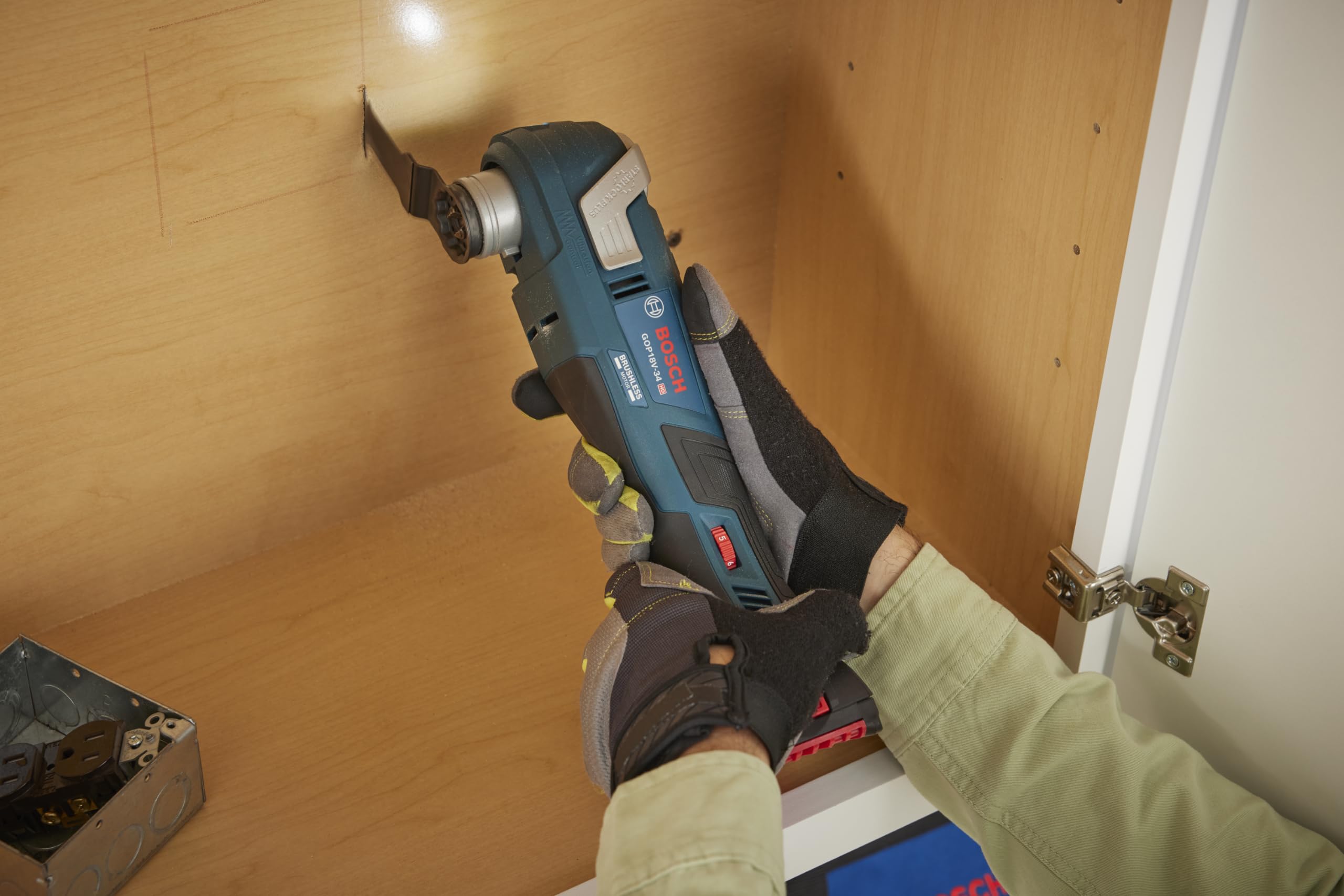 BOSCH 18V GOP18V-34B12 Brushless StarlockPlus® Oscillating Multi-Tool Kit with (1) 2 Ah Standard Power Battery