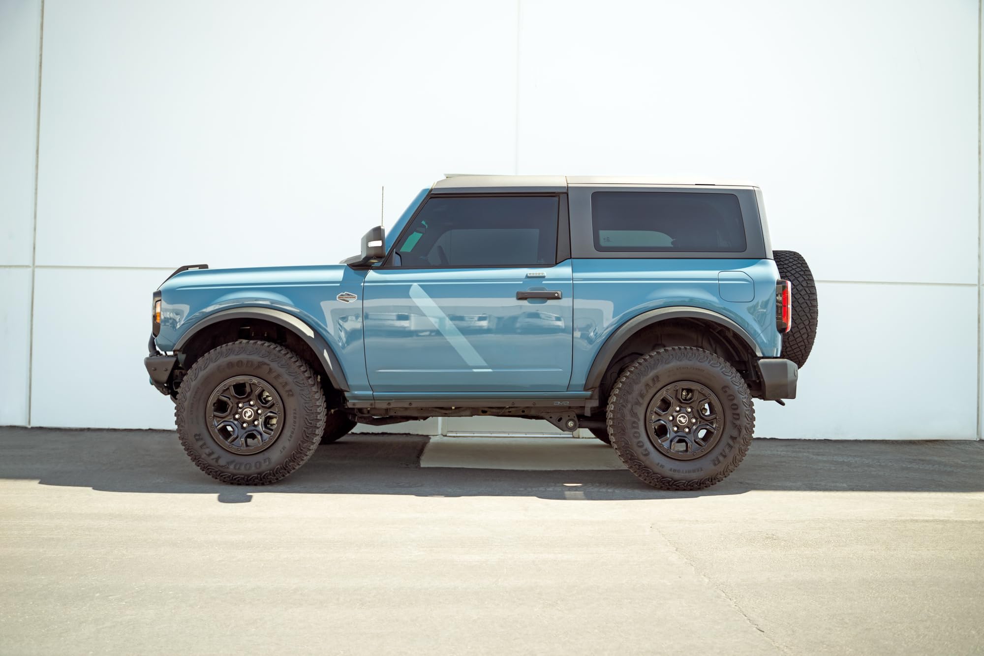 DV8 Offroad Pinch Weld Covers for 2-Door 2021-2025 Ford Bronco | Covers Up Unsightly Pinch Weld | Bolt-On Installation | NOT Compatible OEM Sliders | Micro-Texture Black Powder Coat