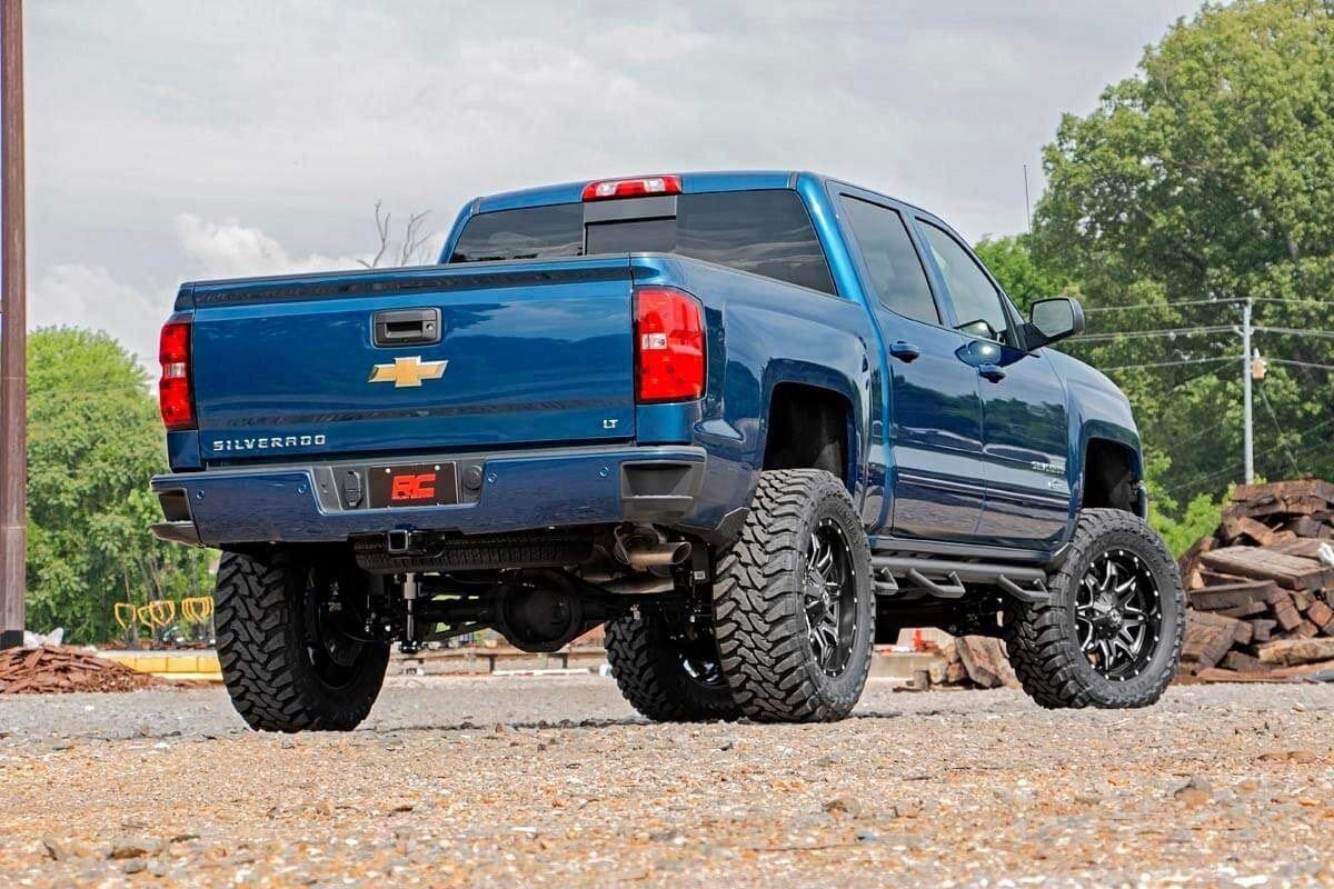 7" Rough Country Suspension Lift Kit with Strut Spacers/N3 Shocks for Chevy Silverado & GMC Sierra 1500 2WD (2014-2018 w/Stock Cast Alu or Stamped Steel Control Arms)