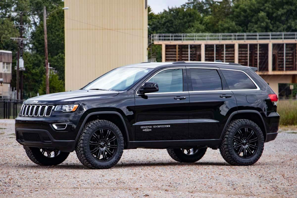 2.5 Rough Country Lift Kit w/N3 Struts for 11-15 Jeep Grand Cherokee WK2-91130