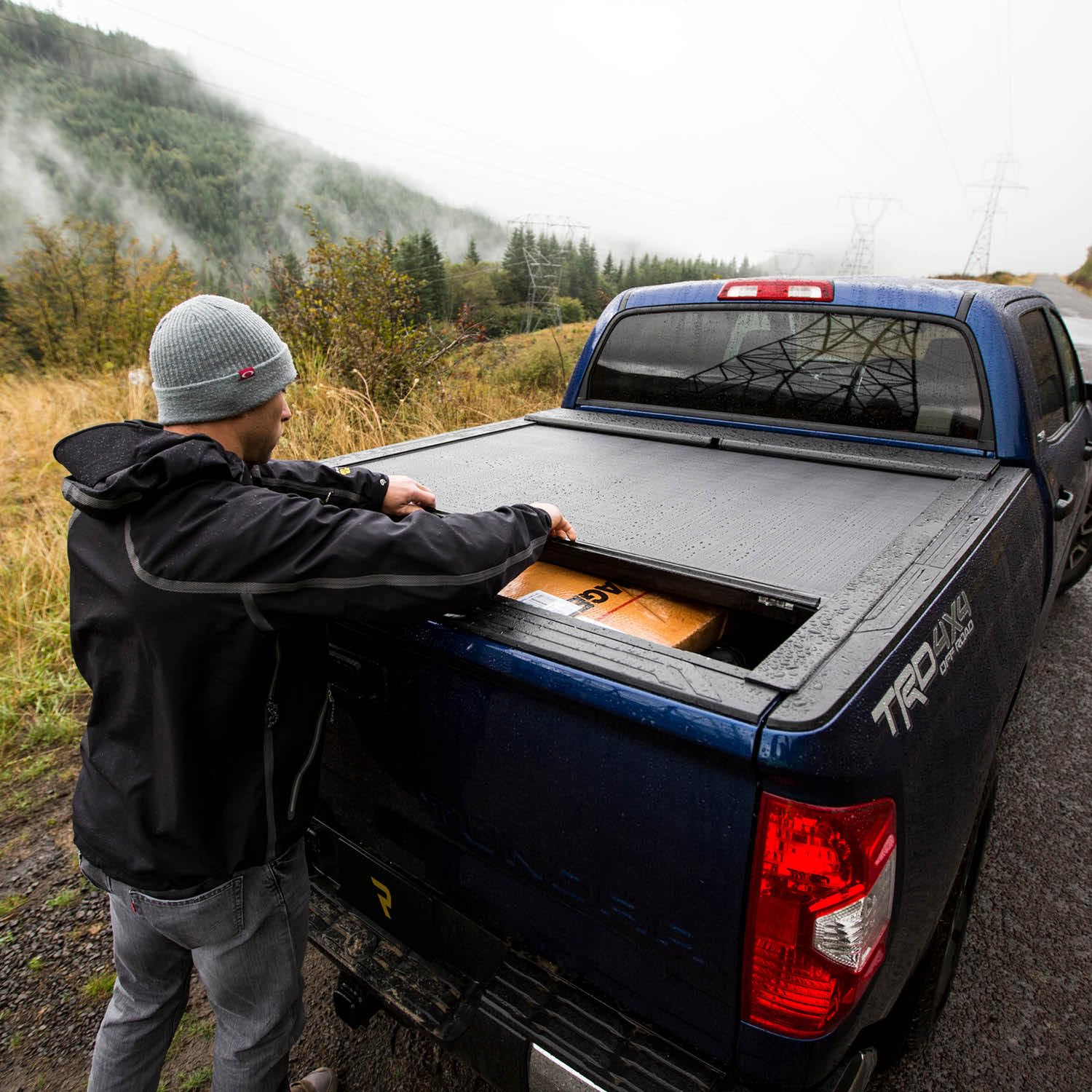 LG152M Roll-N-Lock M-Series Tonneau Cover for Ford F-250 Super Duty-96.5 in,Black