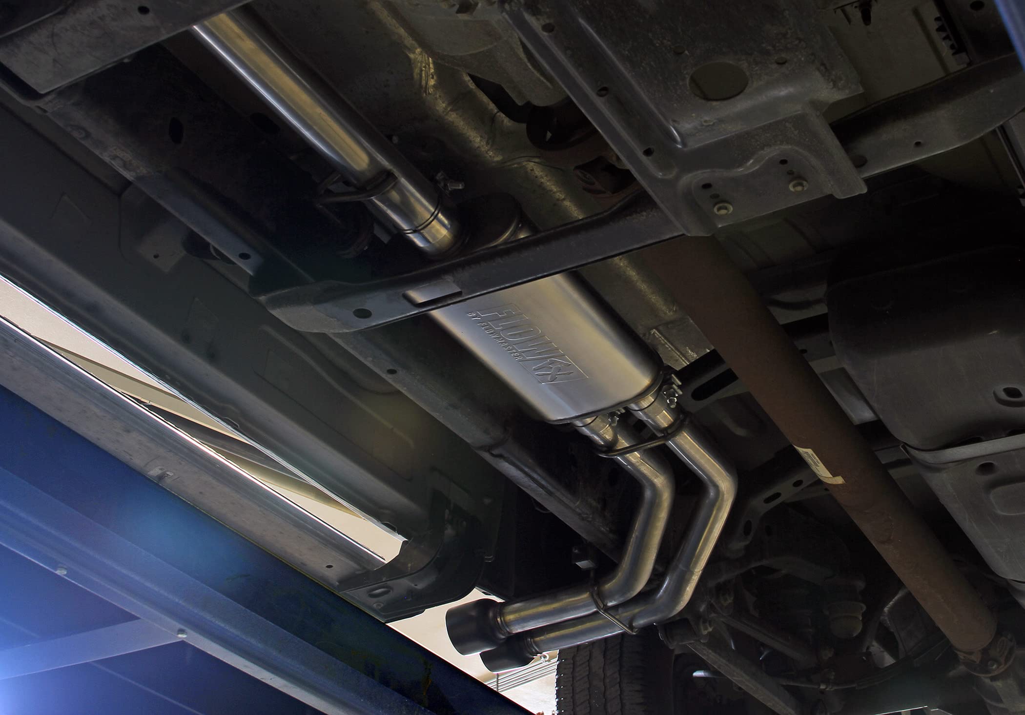 Flowmaster FlowFX 717993 Cat-Back Exhaust 3 in to 2.5 in Dual Same Side Exit