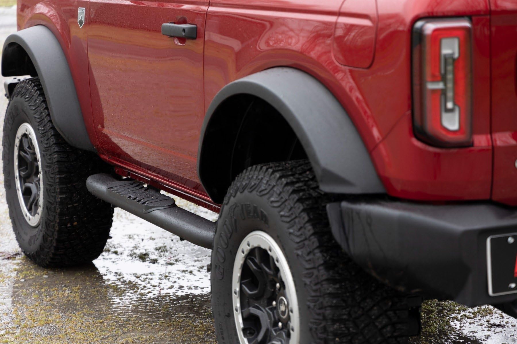 Rough Country Nerf Steps Oval for Ford Bronco 2-Door (2021-2025) - Classic OEM Style Rails with 4.5" Side Steps