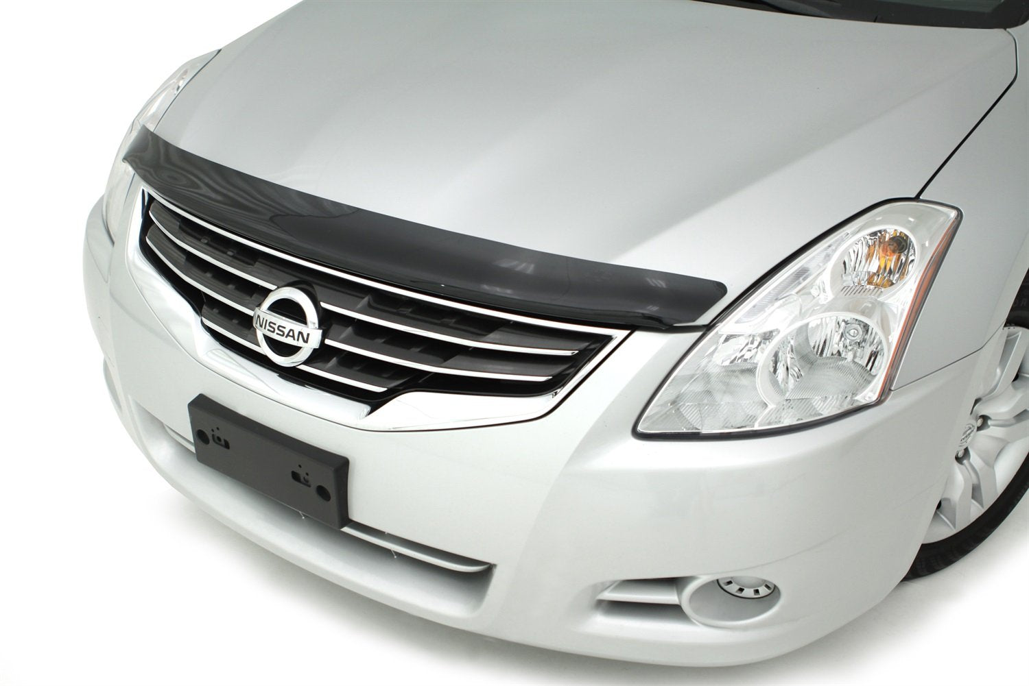Carflector Hood Shield / Protector Auto Ventshade [AVS] | Fits 2010 - 2012 Nissan Altima | Medium Profile Bug Deflector - 1 pc., Dark Smoke | 20733