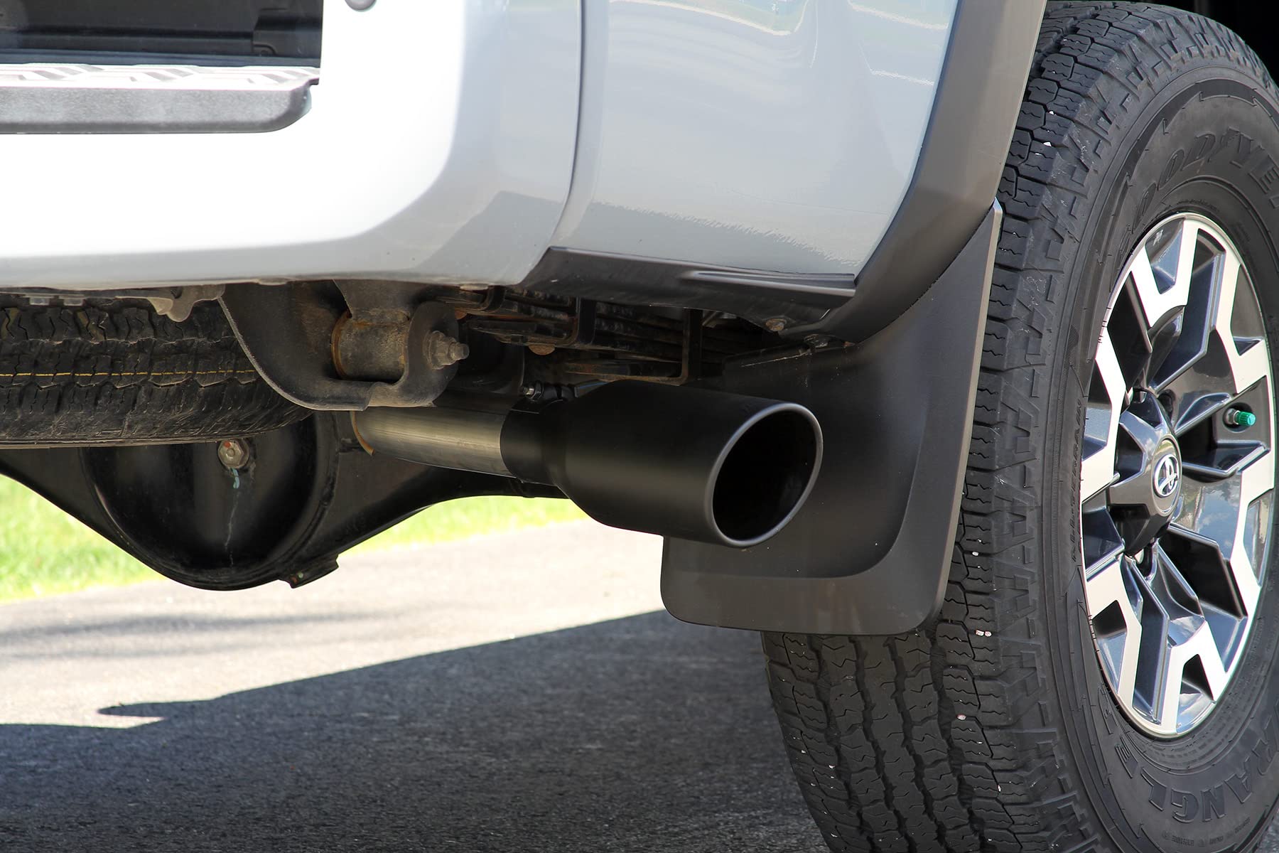Flowmaster FlowFX 717944 Cat-Back Exhaust Kit 2.5 Inch Stainless Steel Compatible with 2016-2023 Toyota Tacoma 3.5L V6