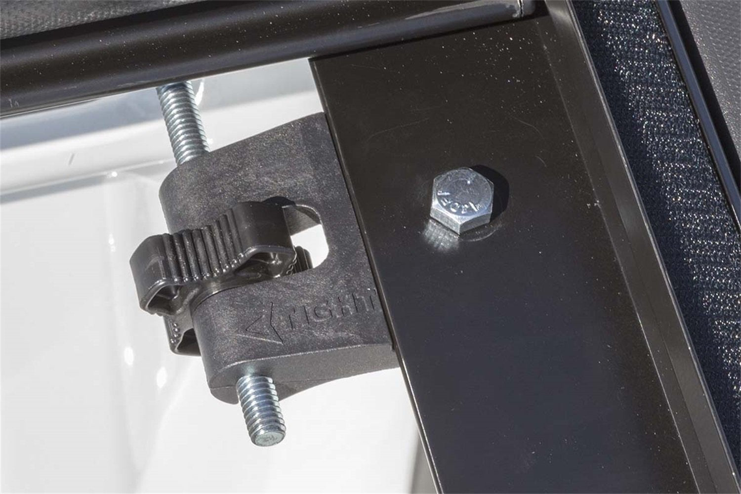 Vanish Access 95249 Roll-up Tonneau Cover