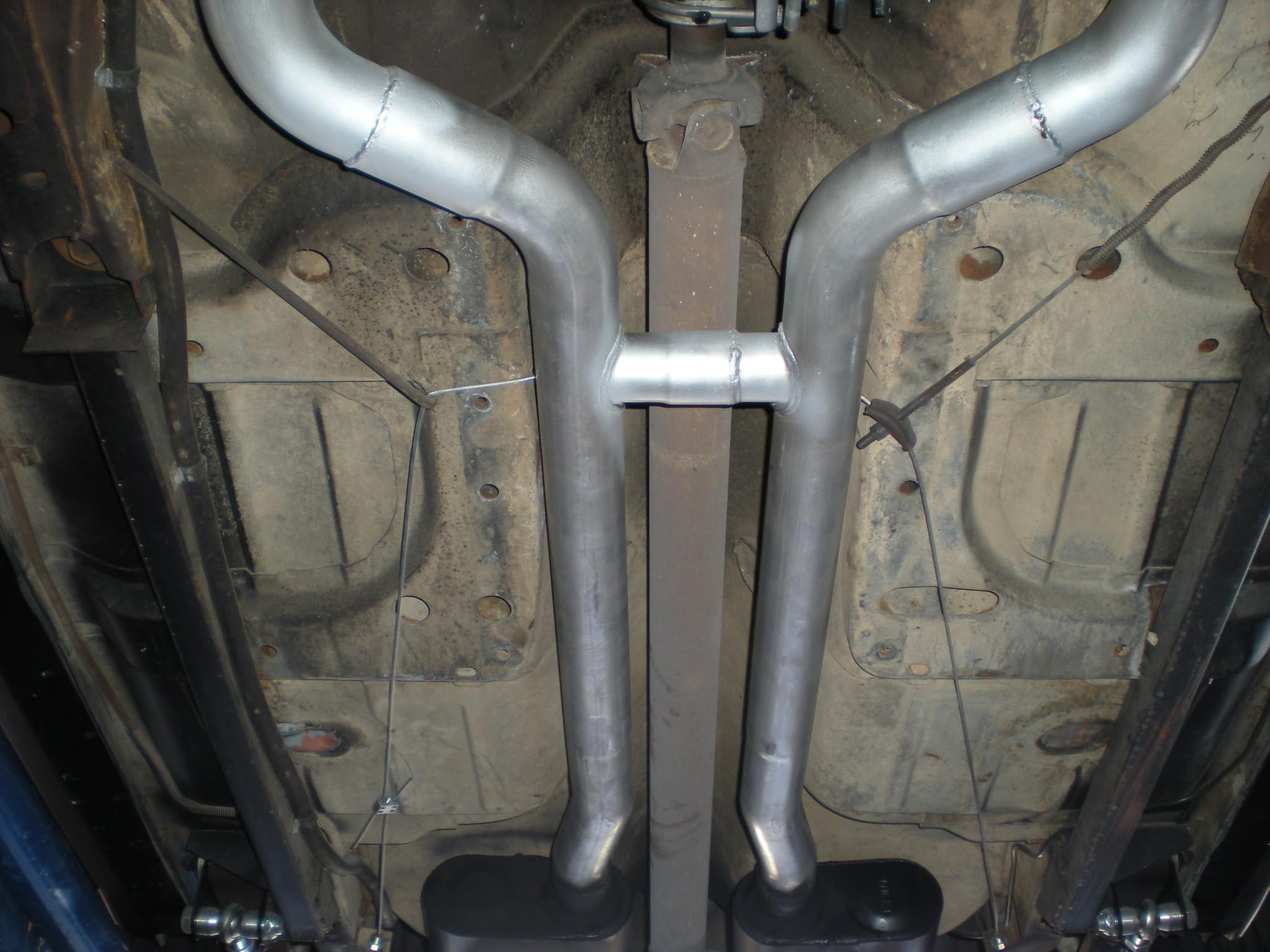 American Thunder Flowmaster 817129 Crossmember-Back Exhaust Kit 2.5 Inch Stainless Steel Compatible with 1967-1968 Camaro and Firebird with V8 engine