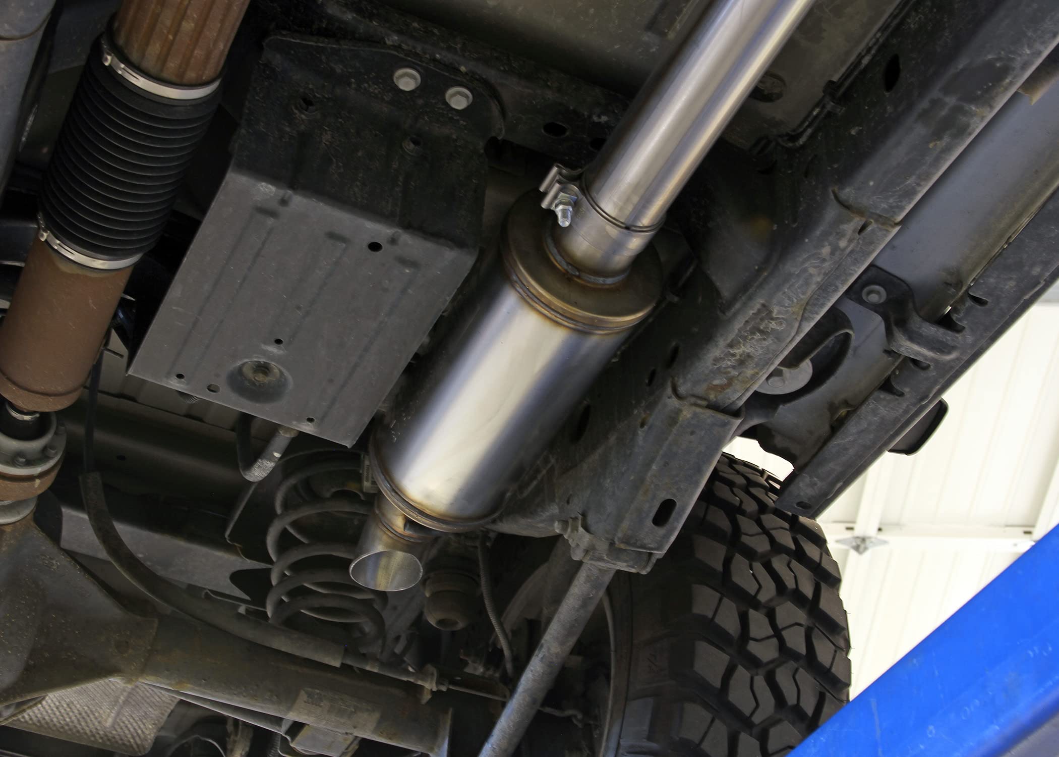 Flowmaster FlowFX 717968 Extreme Cat-Back Exhaust Kit 3 Inch 409 Stainless Steel Compatible with 2007-2018 Jeep Wrangler JK 3.6L 3.8L V6