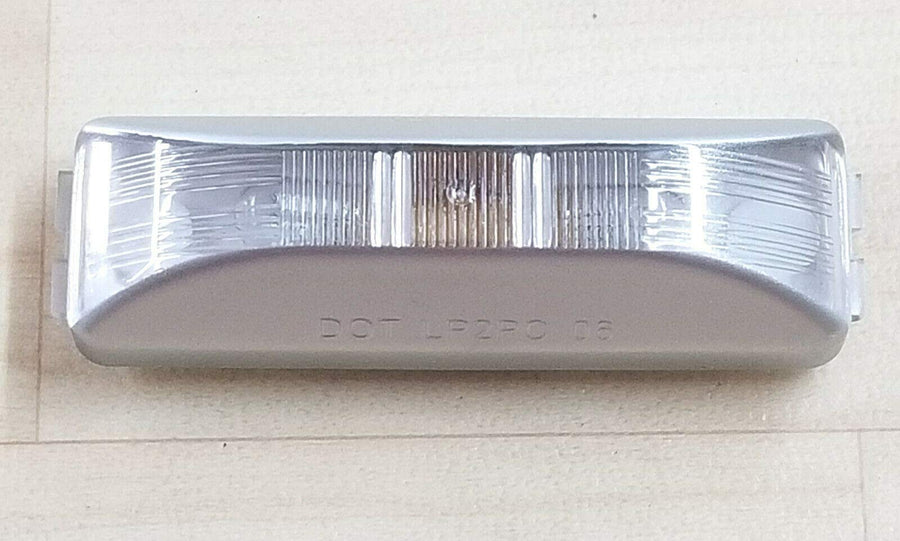 154C Peterson Manufacturing Light, 3.91"x1.20"