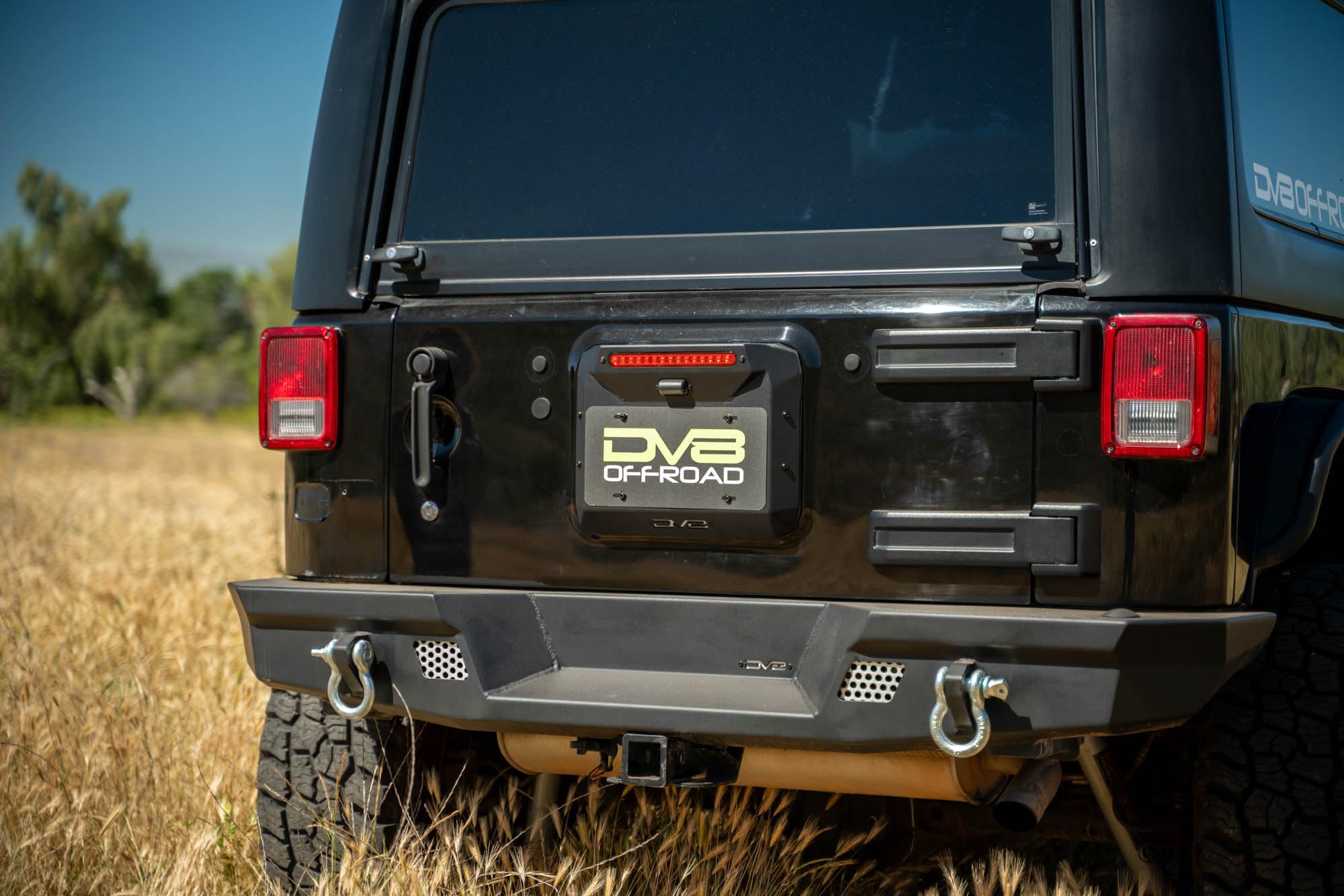Spare Tire Delete DV8 Offroad for 2007-2018 Jeep Wrangler JK | Replaces Spare Tire Assembly | Maximizes Departure Angle | Features LED License Plate Light | Included Rubber Plugs