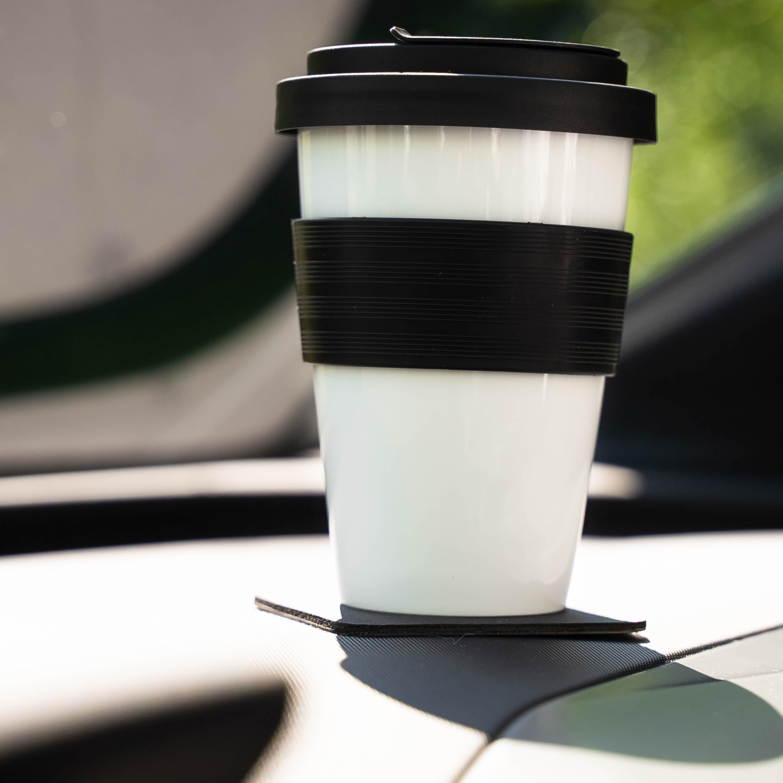 Silwy® To-Go Porcelain Cup - Non-Slip Magnetic White Mug with Black Heat Protection Sleeve & Metallic Nano Gel Coaster for Camping, Caravanning, and Boating