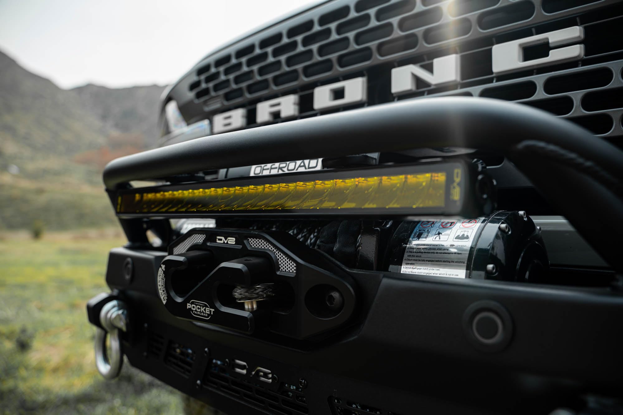 Amber LED Light Bar 20-Inch | Elite Series | Size: 20.5” x 2.0” x 1.5” | Heat Fins to Shed Excess Heat | Flood/Spot Light Pattern | OSRAM LEDs Rated at 50,000 Hours of Use | DV8 Offroad