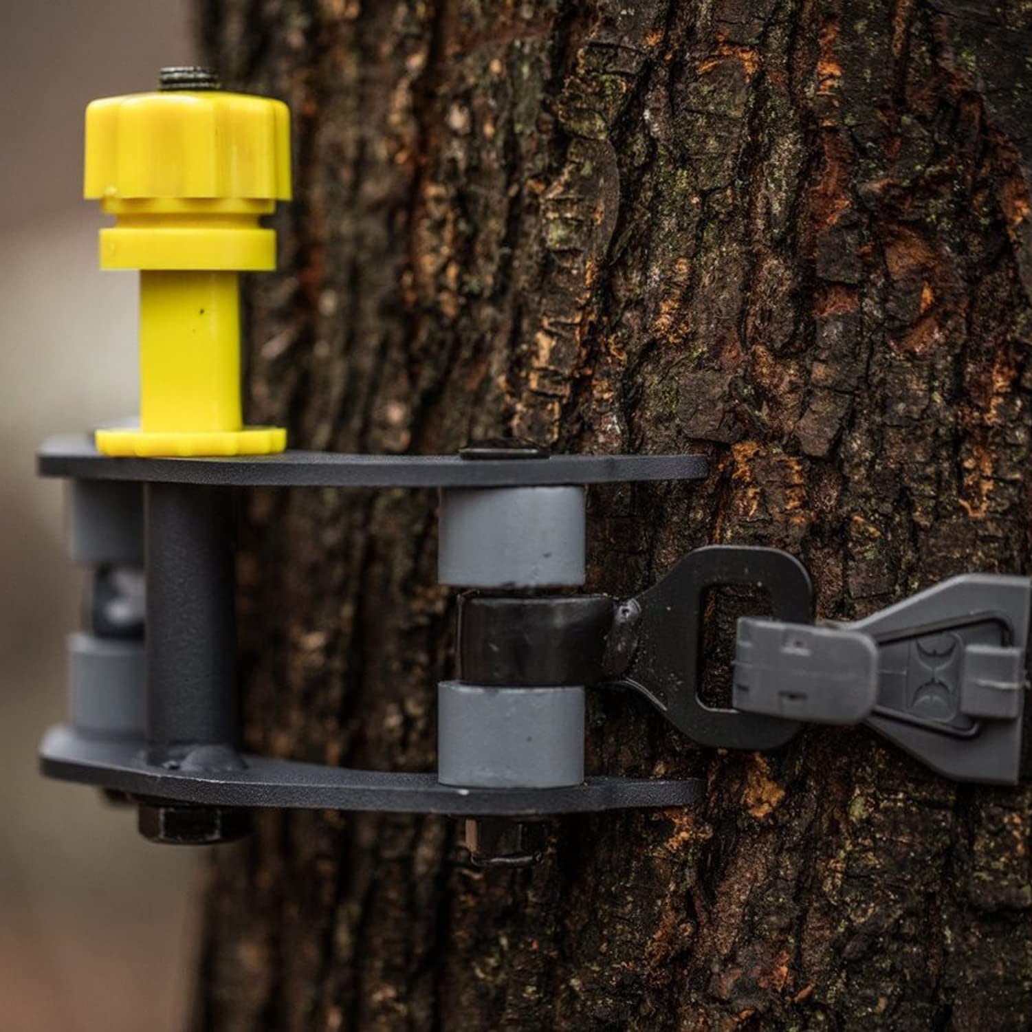 Cruzr HAWK Convenient Easy to Setup Safe Durable Hunting Tree Stand Ratchet Strap Bracket
