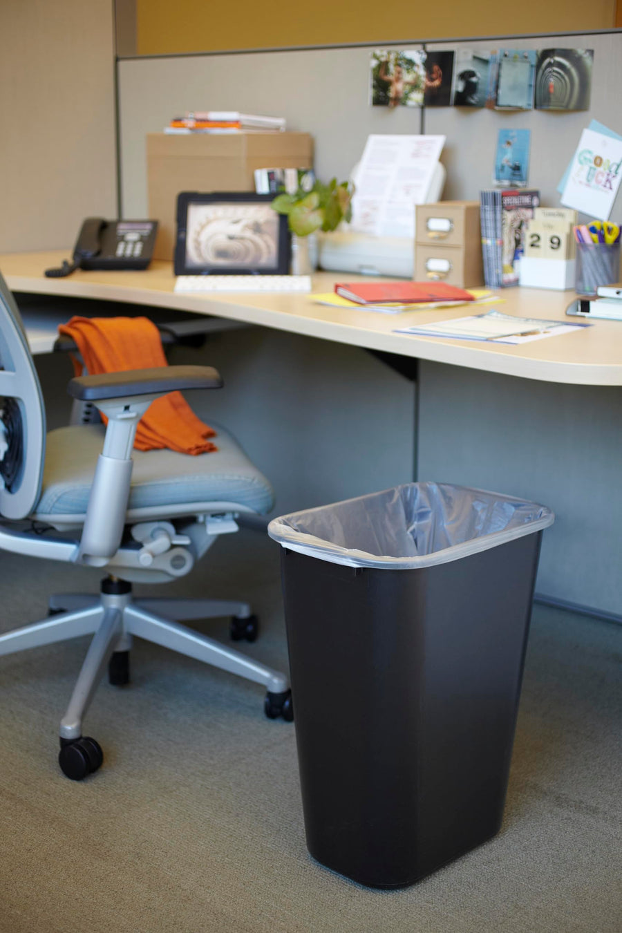 Rubbermaid Wastebasket Commercial Trash Container, 41QT/10.25 GAL, Plastic, Black, Stackable Trash Can for Bedroom/Bathroom/Office, Fits Under Desk/Sink/Cabinet