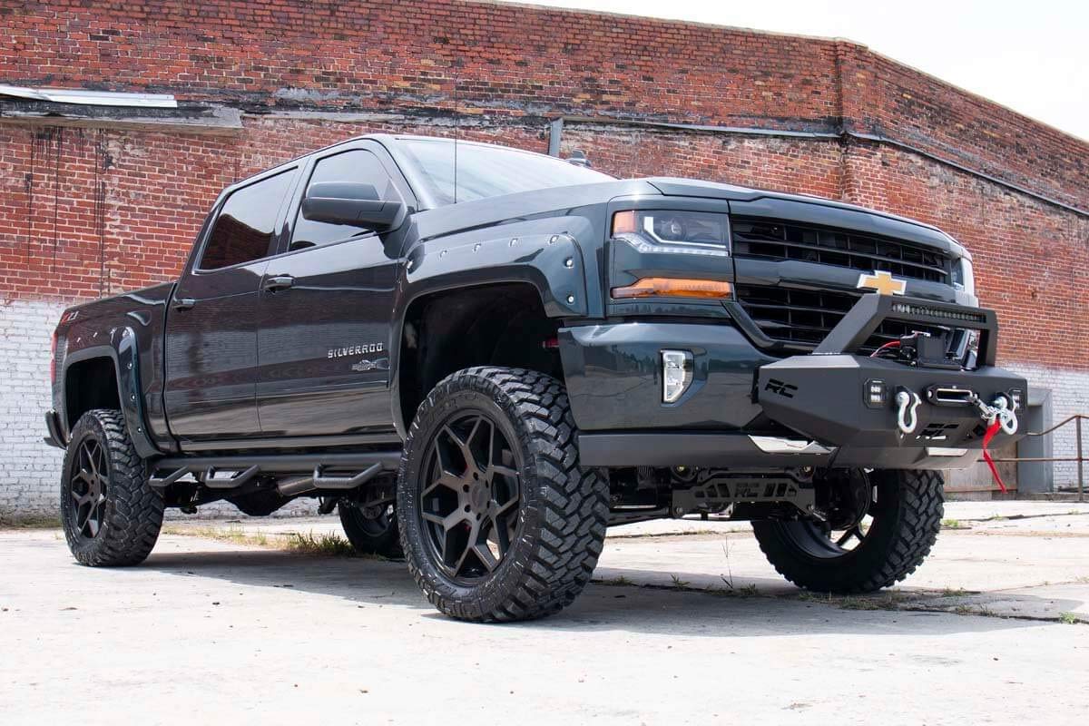 7" Rough Country Suspension Lift Kit with M1 Struts/M1 Shocks for Chevy Silverado & GMC Sierra 1500 2WD (2014-2018 w/Stock Cast Alu or Stamped Steel Control Arms)