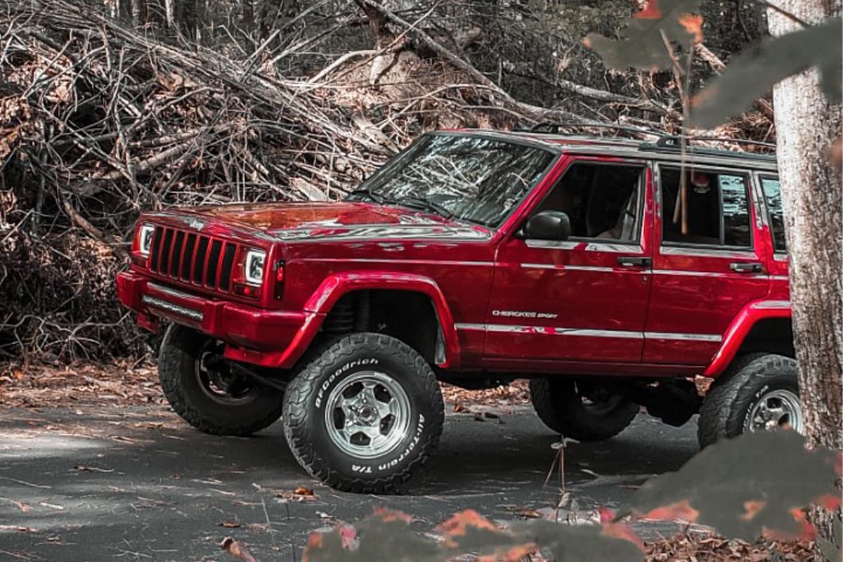 Rough Country 4.5" Lift Kit for 4WD 1984-2001 Jeep Cherokee XJ - 633N2