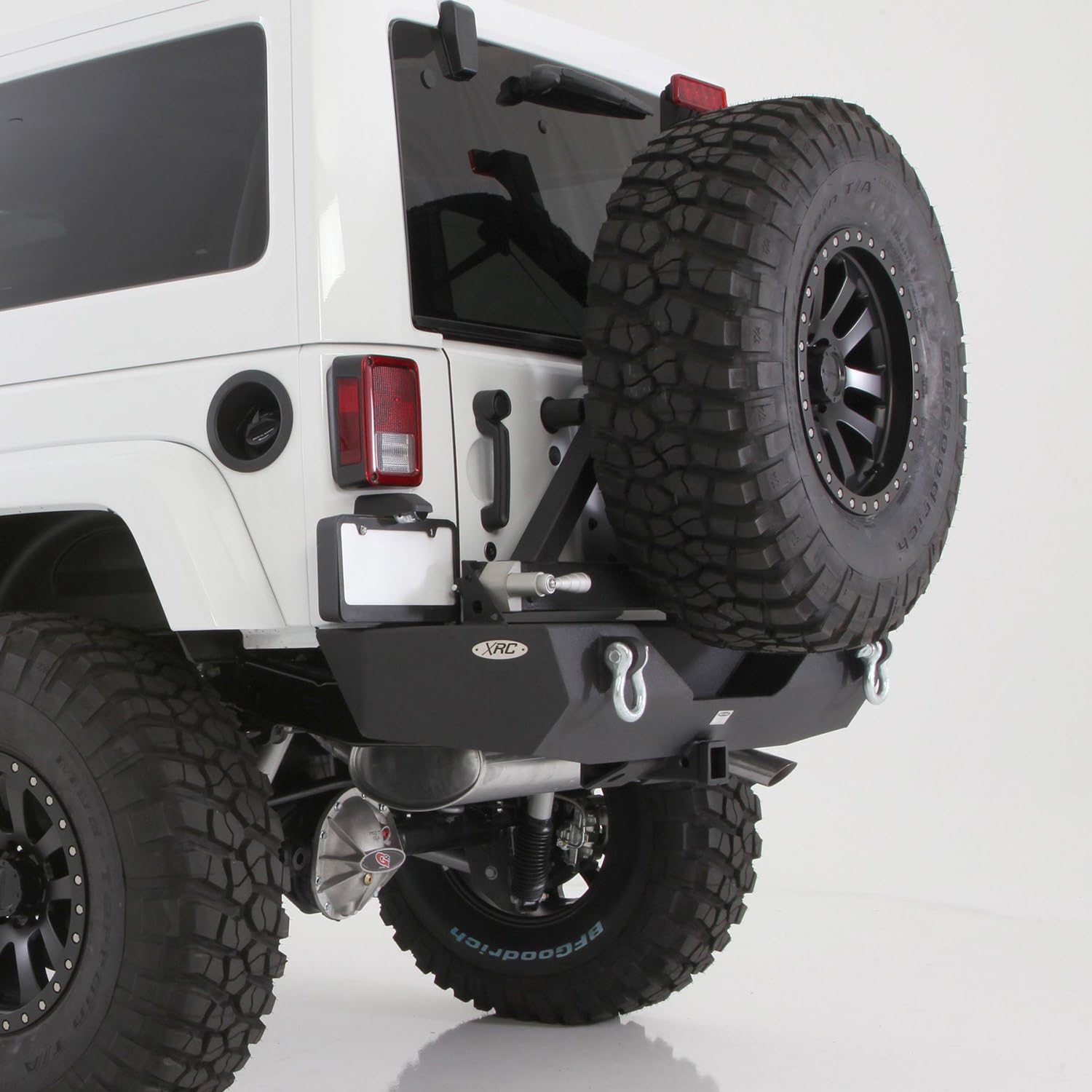 XRC RR BUMP W HITCH TIRE - SmittyBilt SB76856