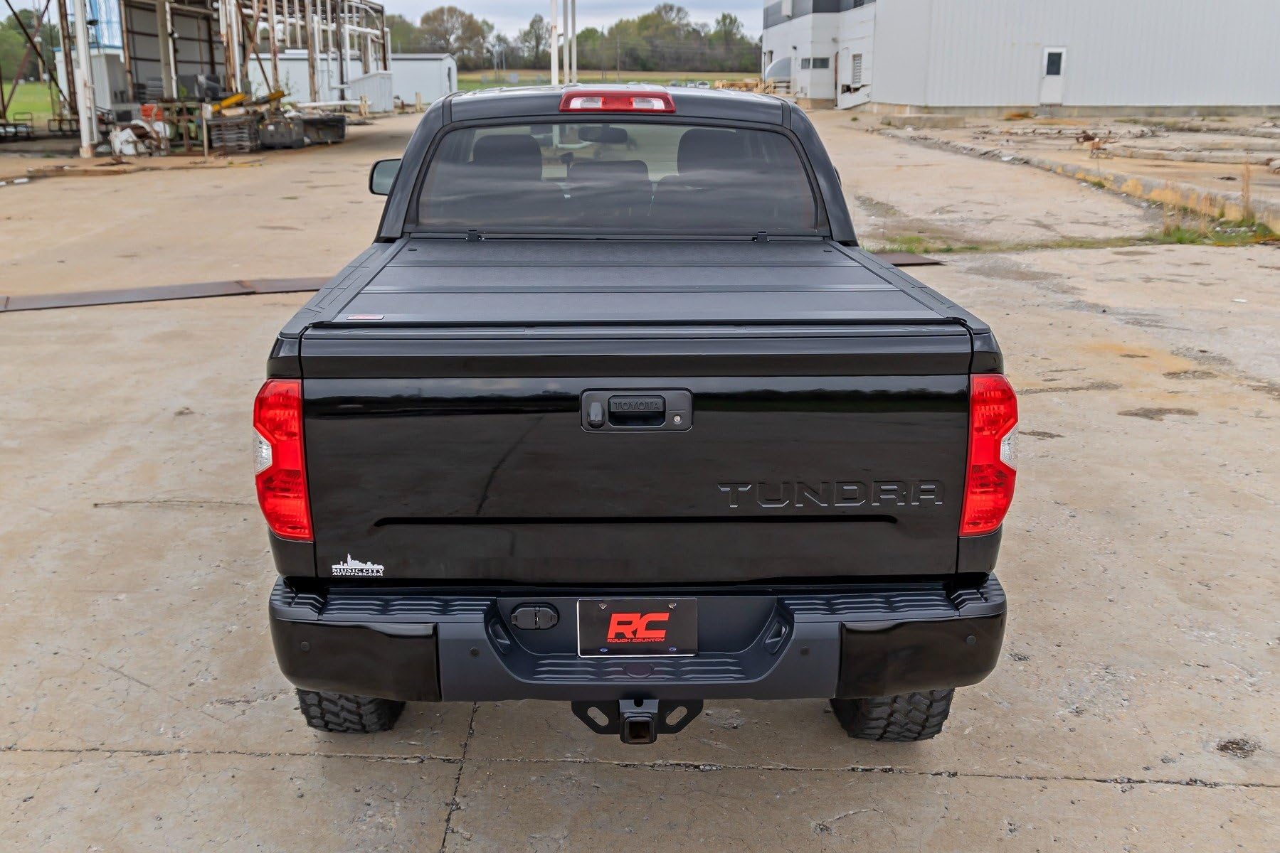 Toyota Tundra Hard Tri-Fold Rough Country Low Profile Tonneau Truck Bed Cover (2007-2021) - Low-Profile Aluminum Truck Bed Cover, Fits 5'7 Bed