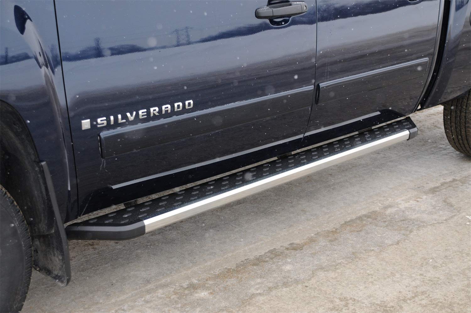 Chrome Dee Zee DZ16322 | Black Running Boards