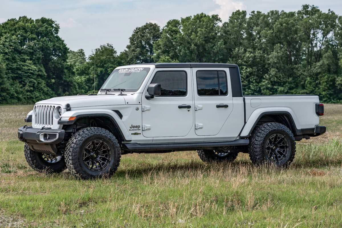 2.5" Rough Country Leveling Kit with M1 Monotube Shocks for Jeep Gladiator JT (2020-2023) - Fits up to 35" Tires
