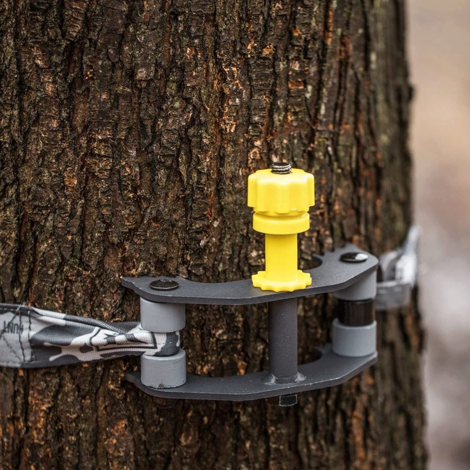 Cruzr HAWK Convenient Easy to Setup Safe Durable Hunting Tree Stand Ratchet Strap Bracket