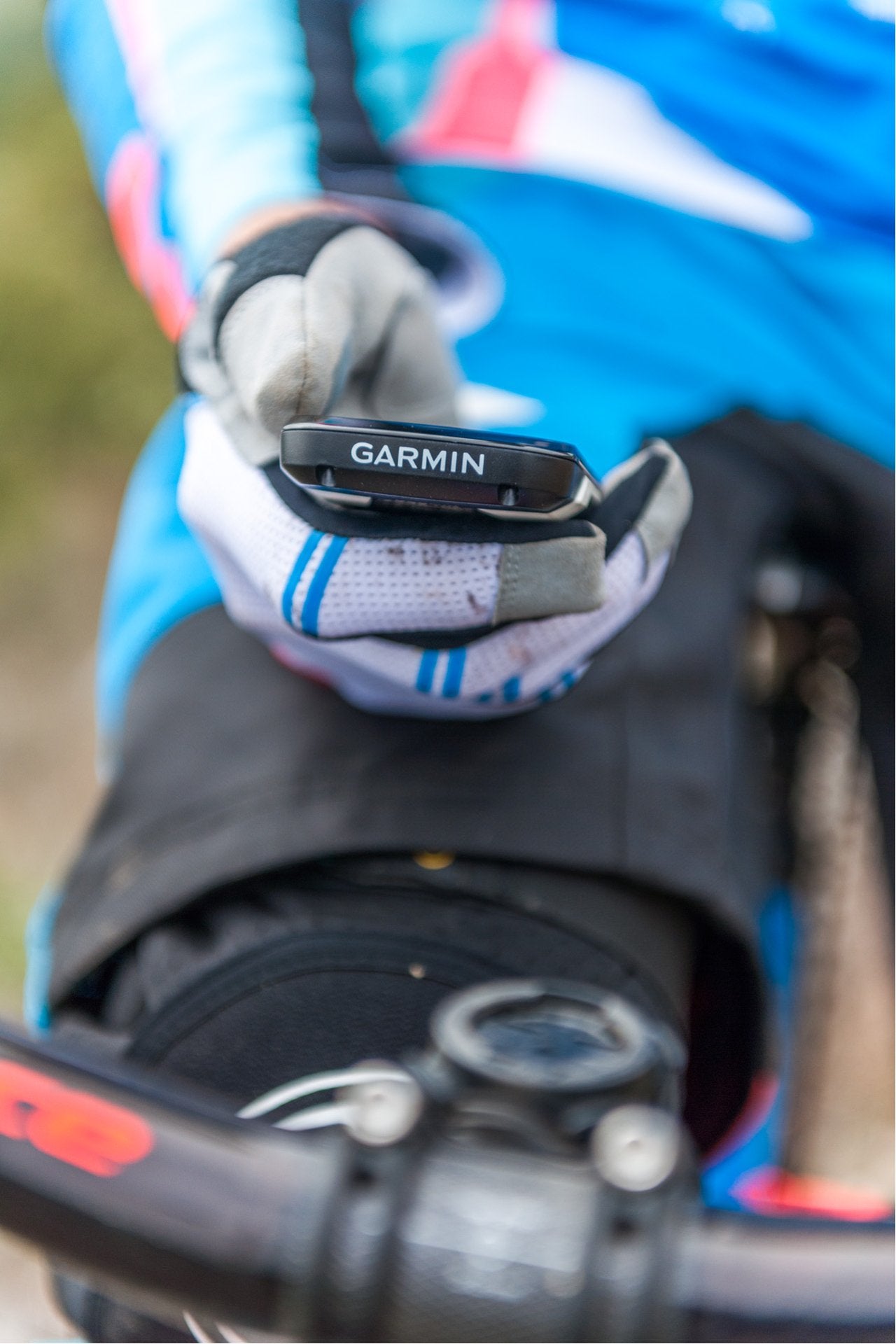 Garmin Edge 810 Bundle with HRM and Speed/Cadence Sensor - Garmin Europe Version