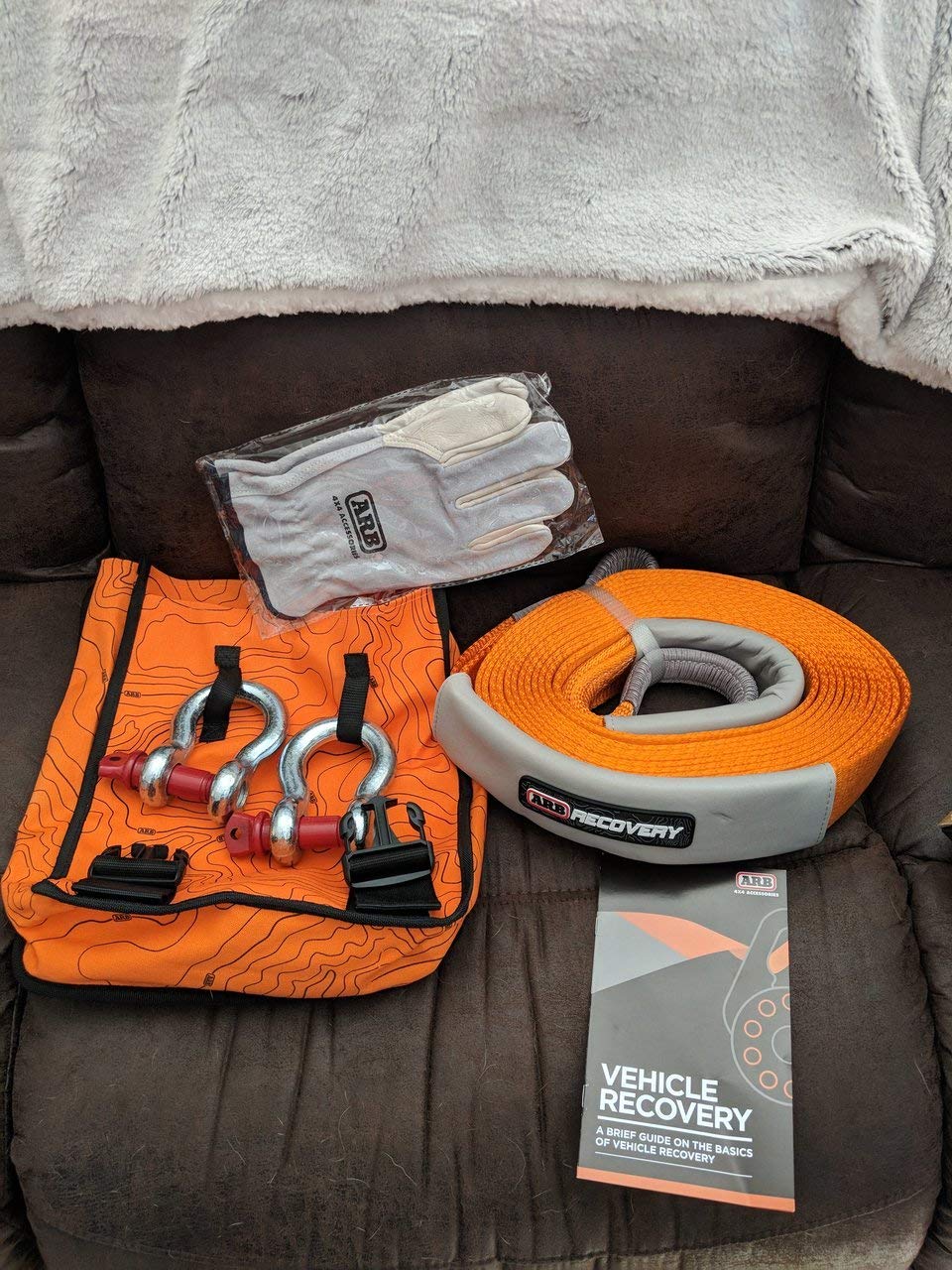 ARB Weekender RK12A Recovery Offroad Accessory Kit for Stuck Vehicles with Snatch Tow Strap 17500 Lb + 2 D-Ring Shackles (4.75 ton) + 2 Premium Recovery Leather Gloves+ Hi-Vis Orange Organizer Bag