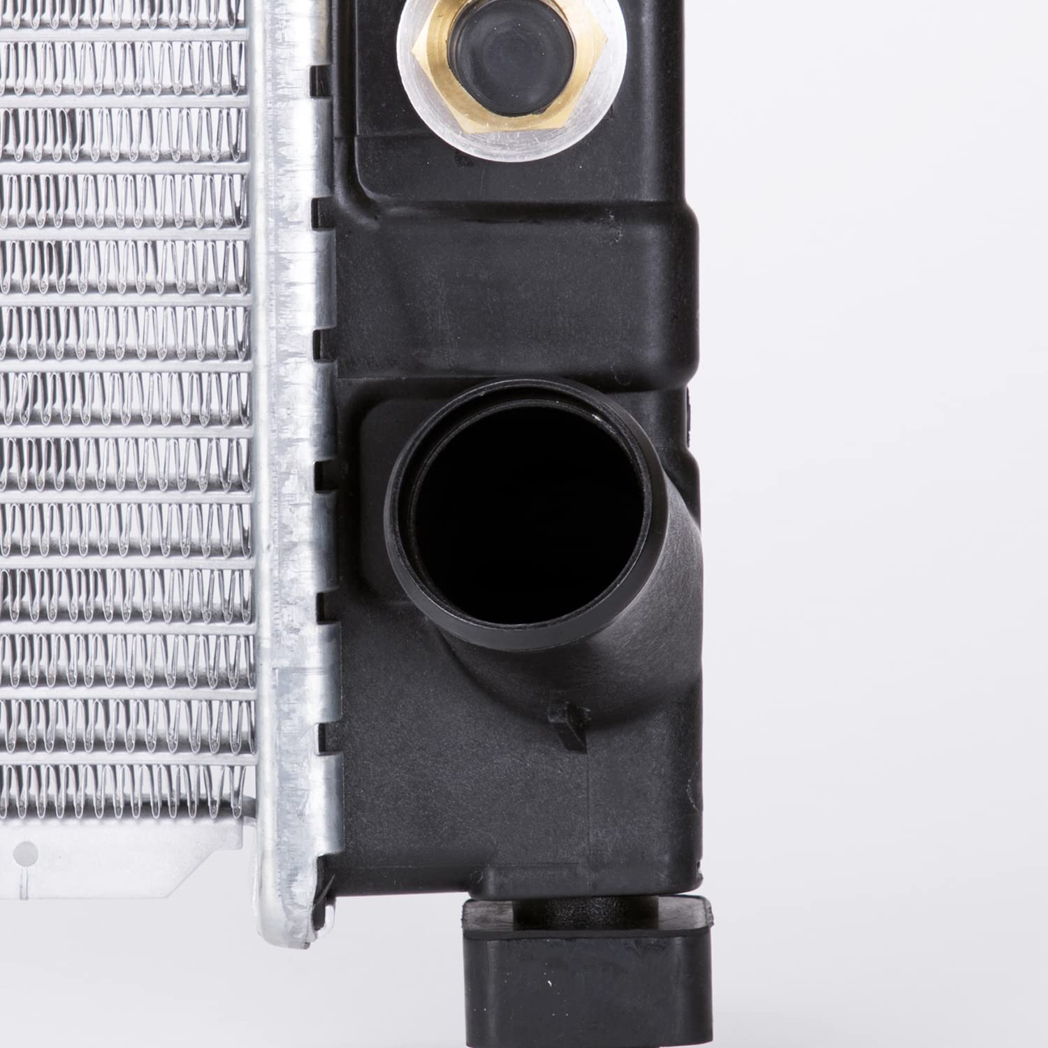 Radiator TYC Compatible with 2001-2004 Jeep Grand Cherokee
