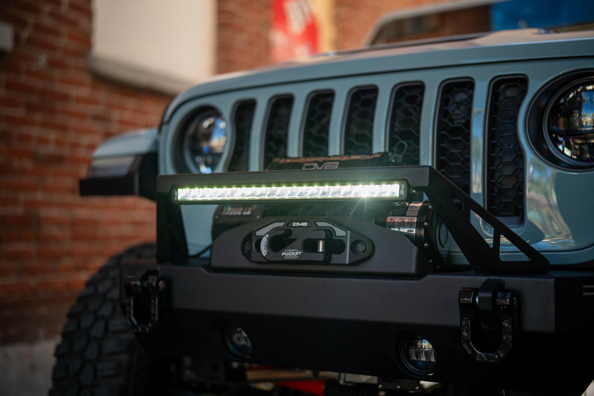 20-Inch DV8 Offroad Halo Elite Single Row Light Bar with Accent Light | Flood & Spot Pattern | Driving & Off-Road Modes | 8,820 Lumens | 5700K Main Light | Amber or Clear Accent