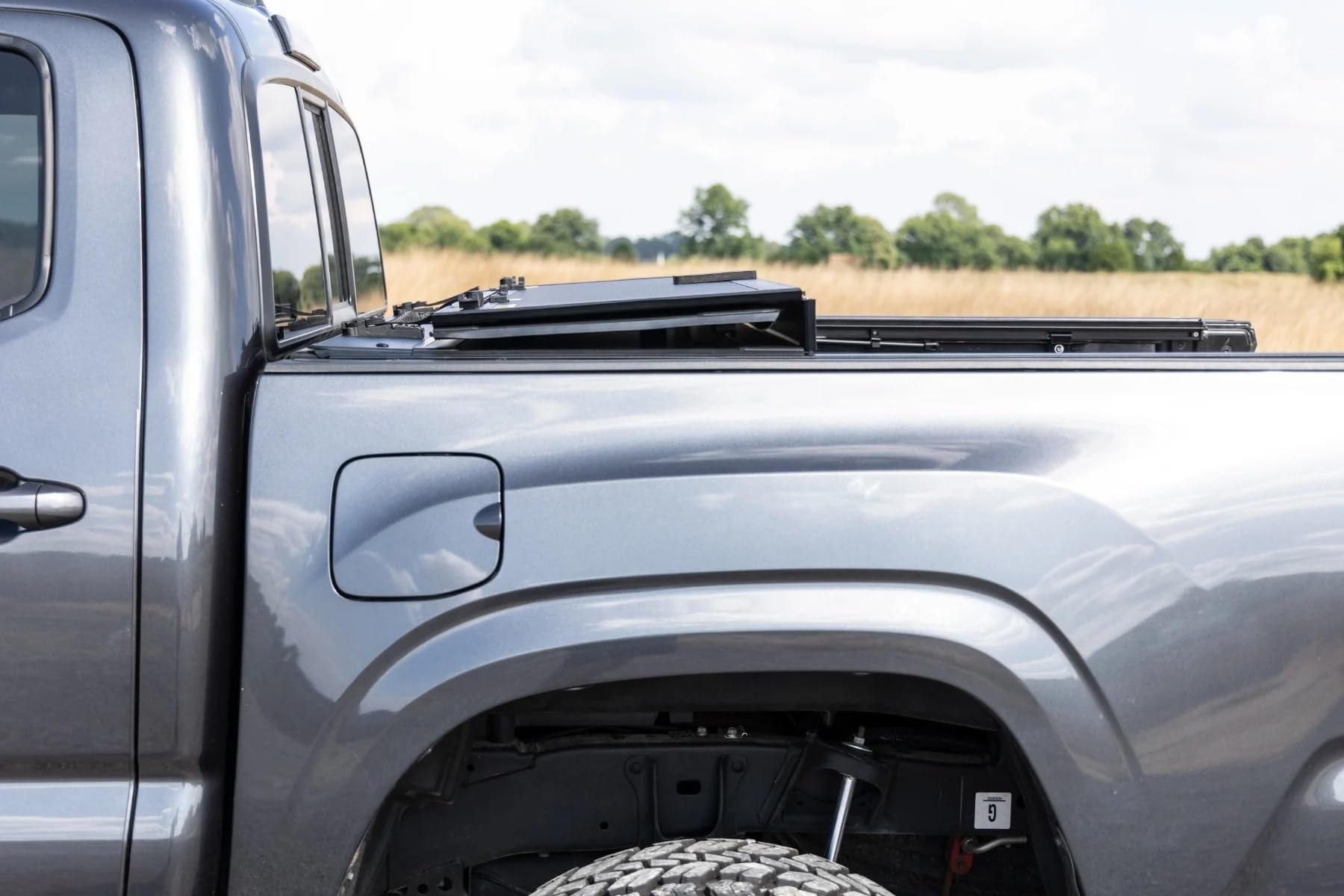 Rough Country Hard Tri-Fold Truck Bed Flip Up Tonneau Cover for Toyota Tacama (2005-2015) - Fits 5' Bed, All-Weather, Flush Aluminum Panels