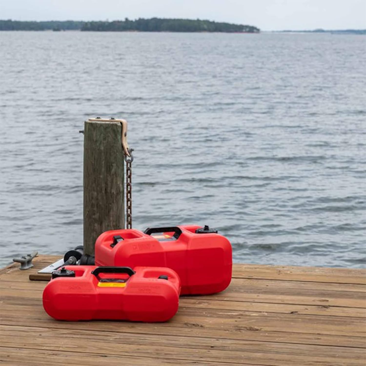6 Gallon Scepter Portable Marine Gas Can, Boat Fuel Tank with 2-Way Vented Cap, Built-In Fuel Gauge and Pick-Up, Top Handle, EPA & CARB Compliant, Underseat Design, 19.3"L x 12.2"W x 10.2"H (10511)