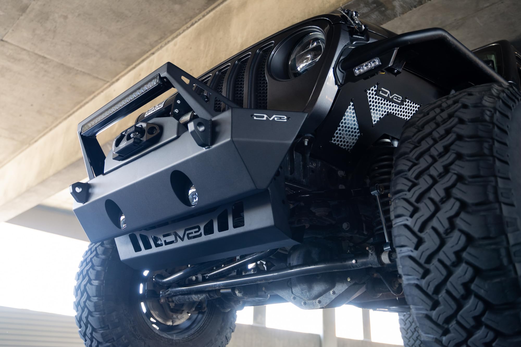 Sway Bar Disconnect Skid Plate DV8 Offroad for 2018-2025 Jeep JL & JT | Protects Rubicon Sway Bar Disconnect Motor | Conceals Crash Bars When OEM Bumper is Removed | Vented for Airflow to Engine Bay