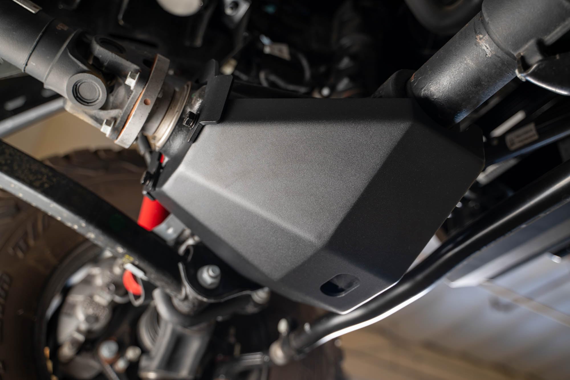 Front Differential Skid Plate DV8 for 2018-2025 Jeep Wrangler JL & 2020-2025 Gladiator JT | Protects the Front Differential & Pinion | 5mm Steel Construction | Fully Bolt-On | Powder Coated Black