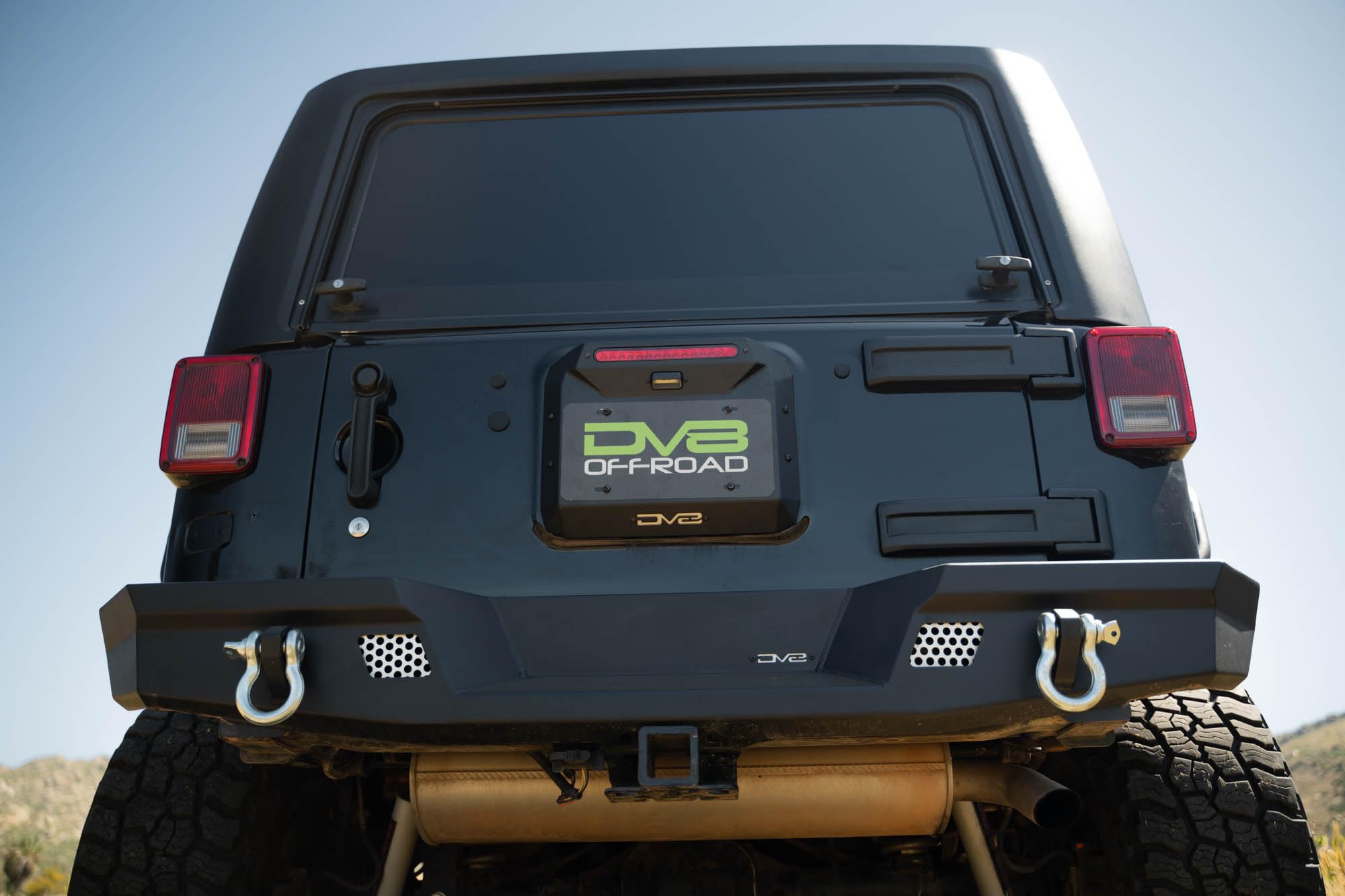 Spare Tire Delete DV8 Offroad for 2007-2018 Jeep Wrangler JK | Replaces Spare Tire Assembly | Maximizes Departure Angle | Features LED License Plate Light | Included Rubber Plugs