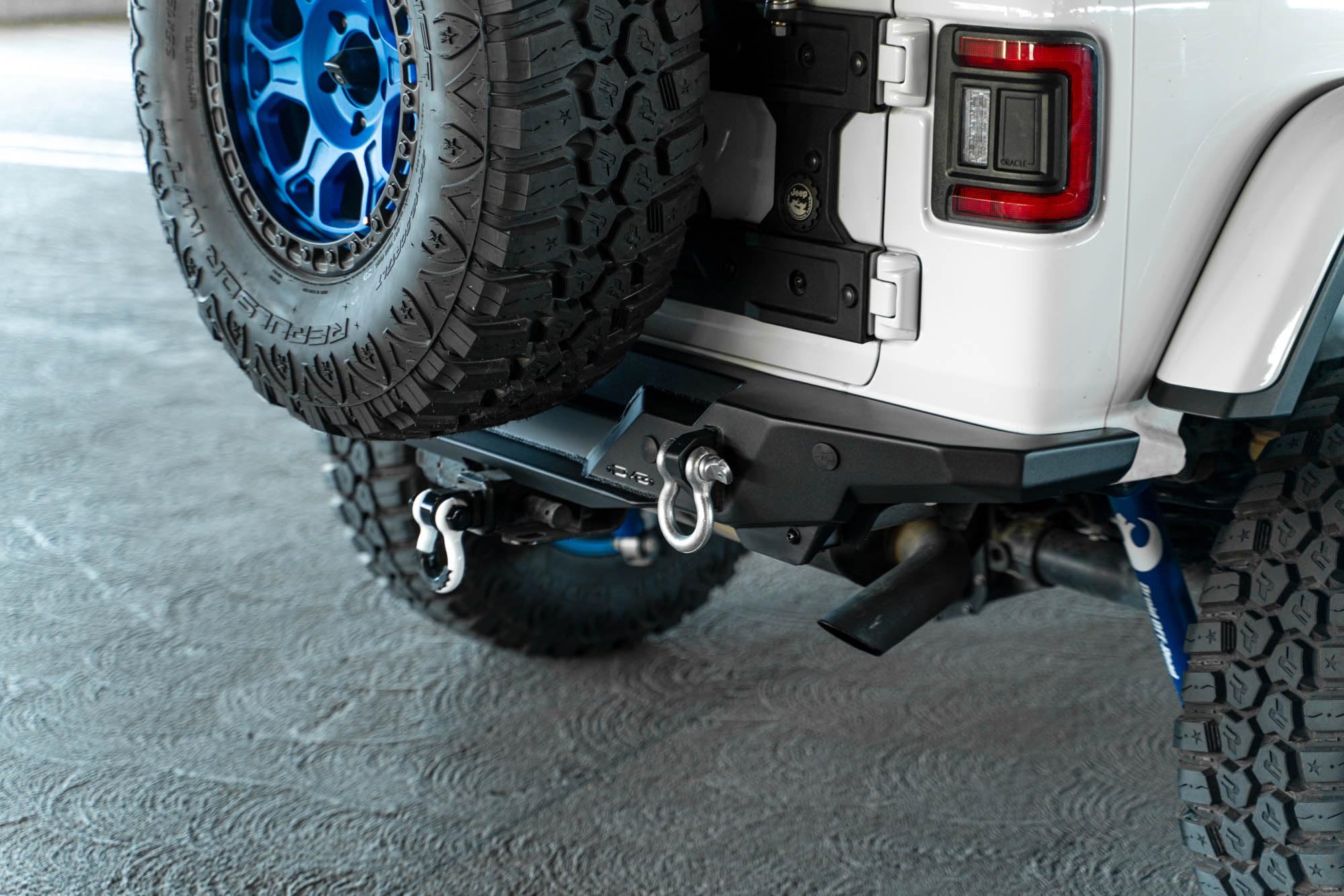 FS-15 Series DV8 Offroad Rear Bumper for the 2018-2025 Jeep Wrangler JL | Compatible with Factory Hitch | License Plate Relocation Bracket with Plate Light | Welded-in Zip Tie Tabs