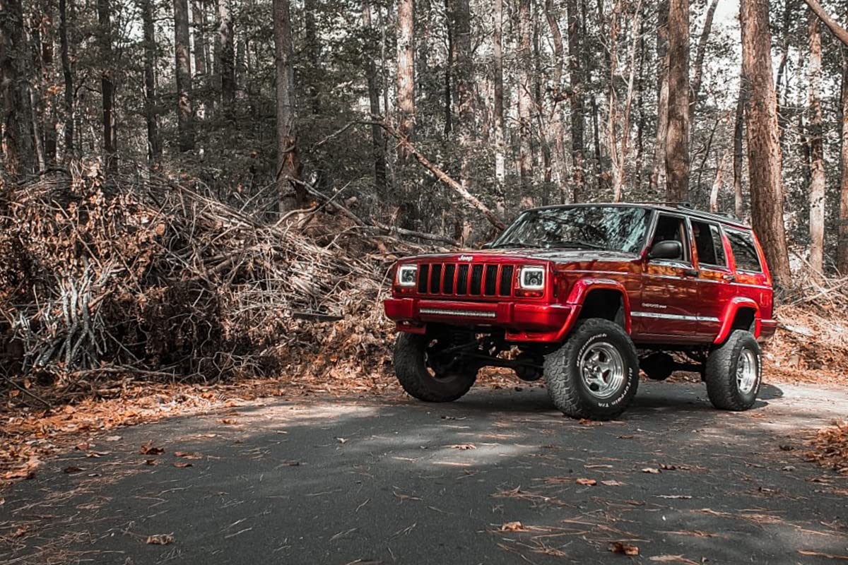 Rough Country 4.5" Lift Kit for 4WD 1984-2001 Jeep Cherokee XJ - 633N2