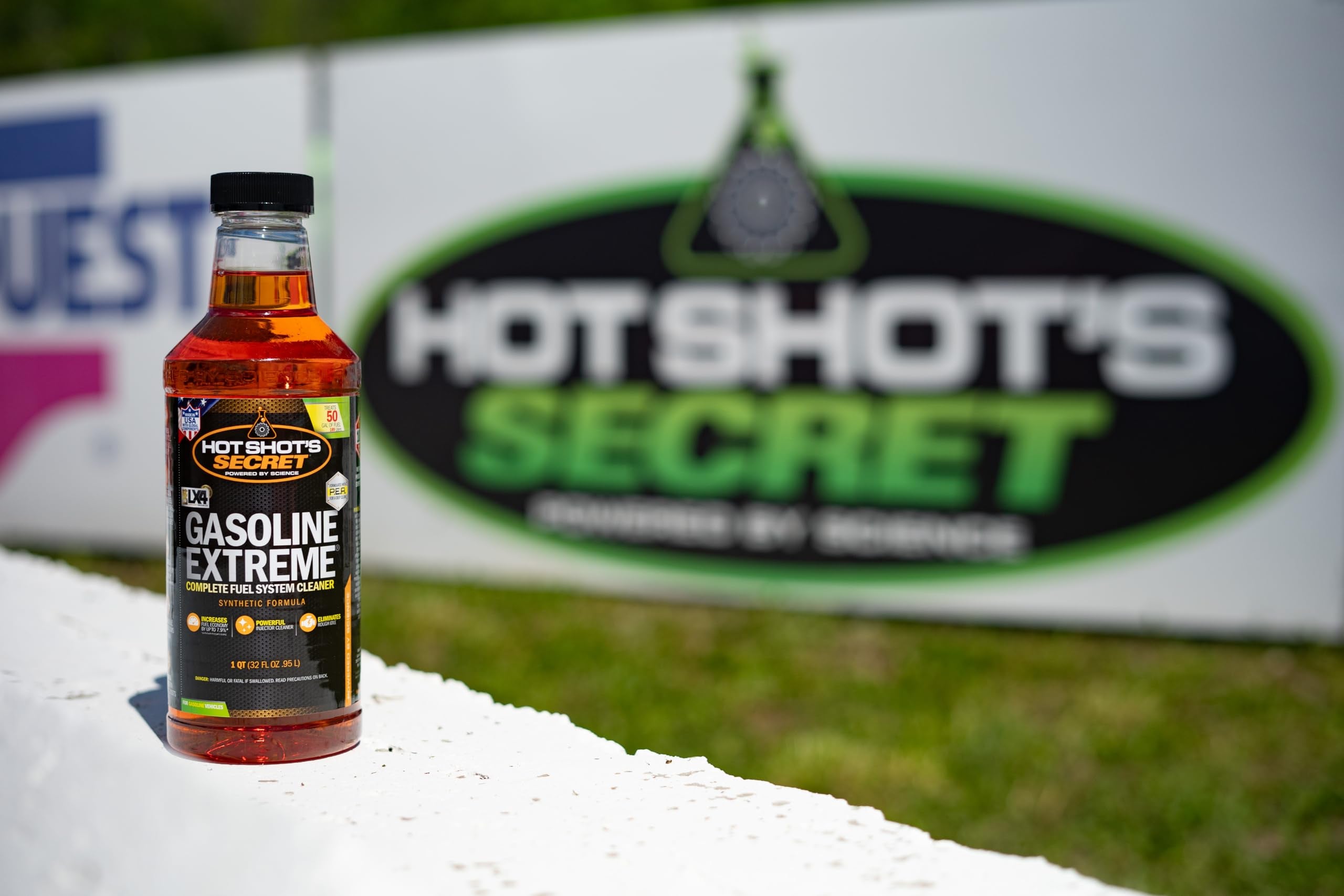 Gasoline Extreme Hot Shot's Secret 32 Oz, Concentrated Fuel System Cleaner, Fuel Additive for Gasoline Engines, Injector Cleaner - Increases MPG & Restores Engine Performance