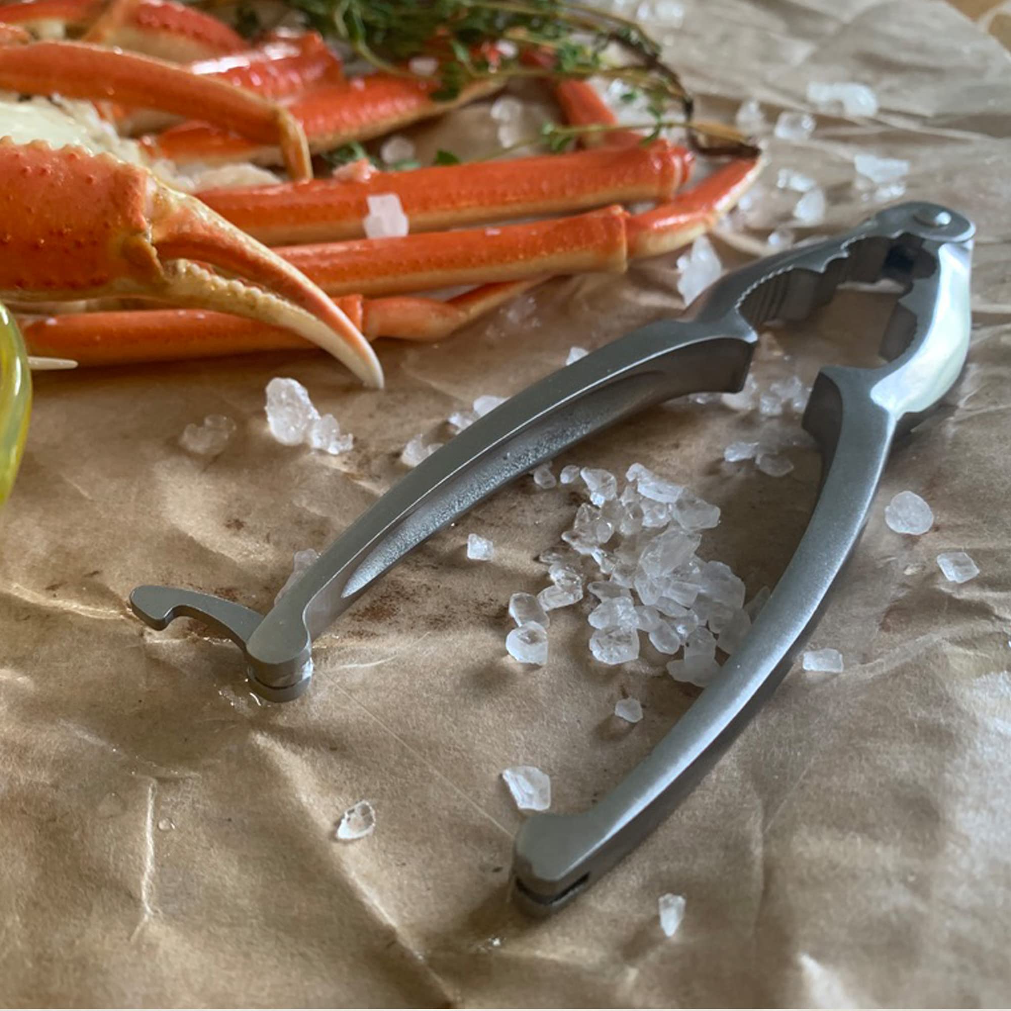 Bayou Classic Seafood Cracker 300-201 Features Firm Grip Point for Legs and Claws Spring Loaded Hinge and Locking Handle