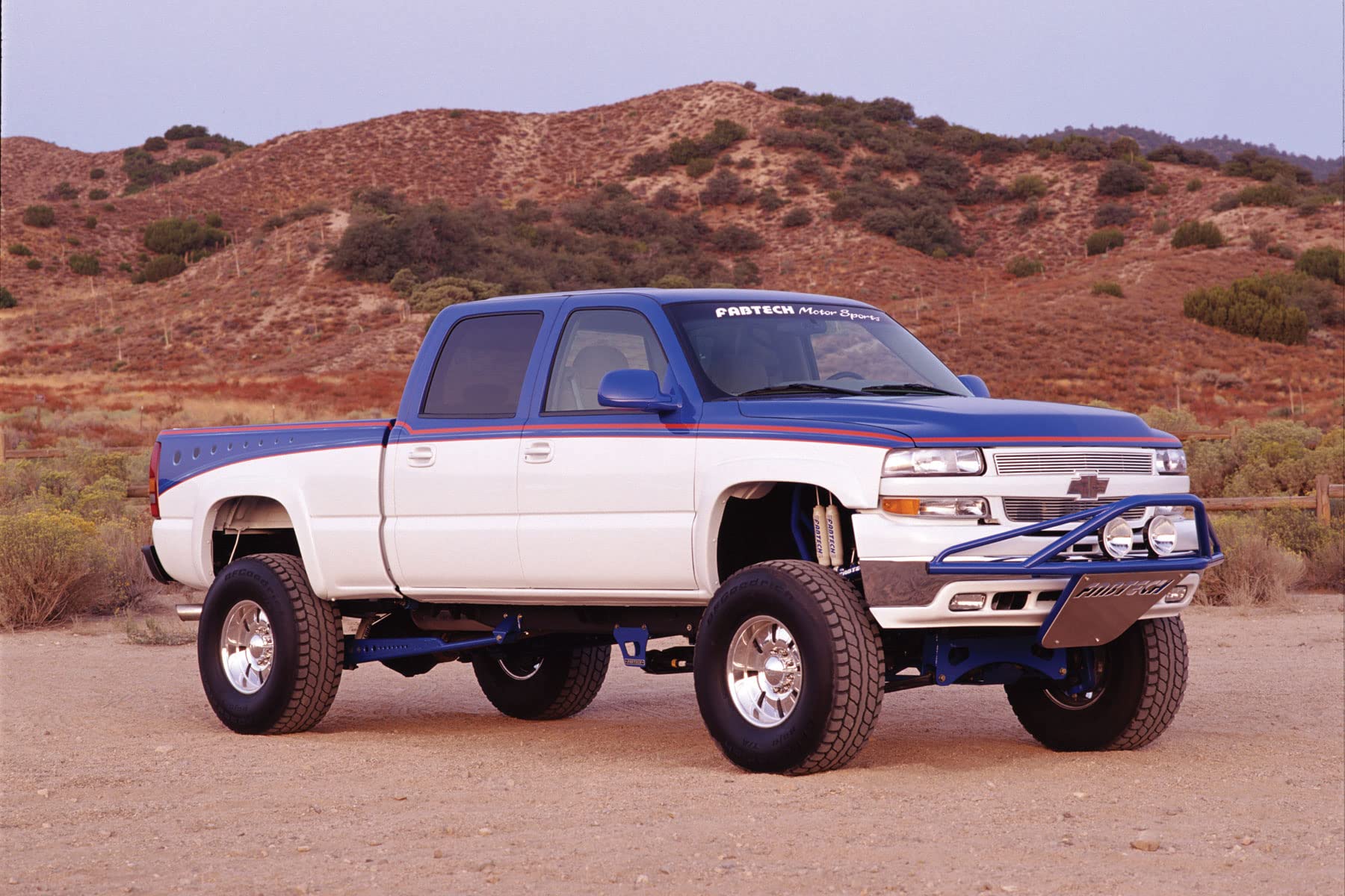 PERF SYS 8in W/DLSS SHKS 01-06 GM C/K2500HD, C/K3500 NON DUALLY by Fabtech