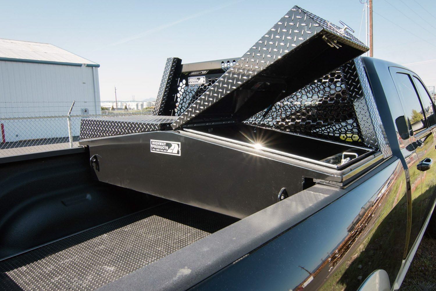 Gull Wing Tool Box 71X16X23 with Smooth Black Base/Leopard LID