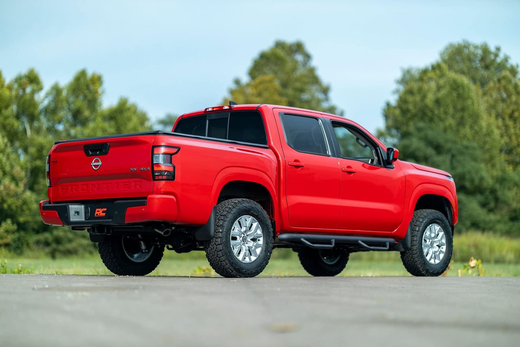 2.5" Rough Country Lift Kit for 05-24 Nissan Frontier | Anodized Red - 867RED