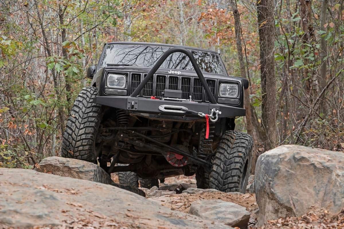 Rough Country Winch Front Bumper for 1984-2001 Jeep Cherokee XJ - 10570