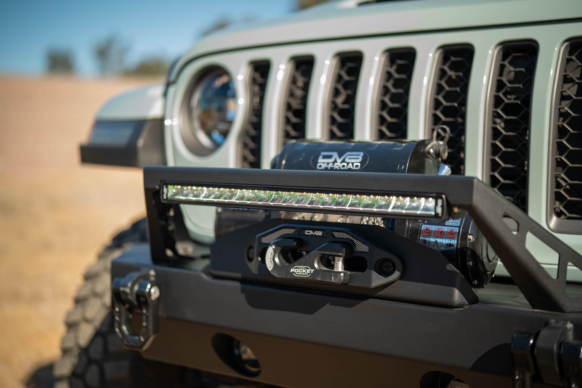 20-Inch DV8 Offroad Halo Elite Single Row Light Bar with Accent Light | Flood & Spot Pattern | Driving & Off-Road Modes | 8,820 Lumens | 5700K Main Light | Amber or Clear Accent