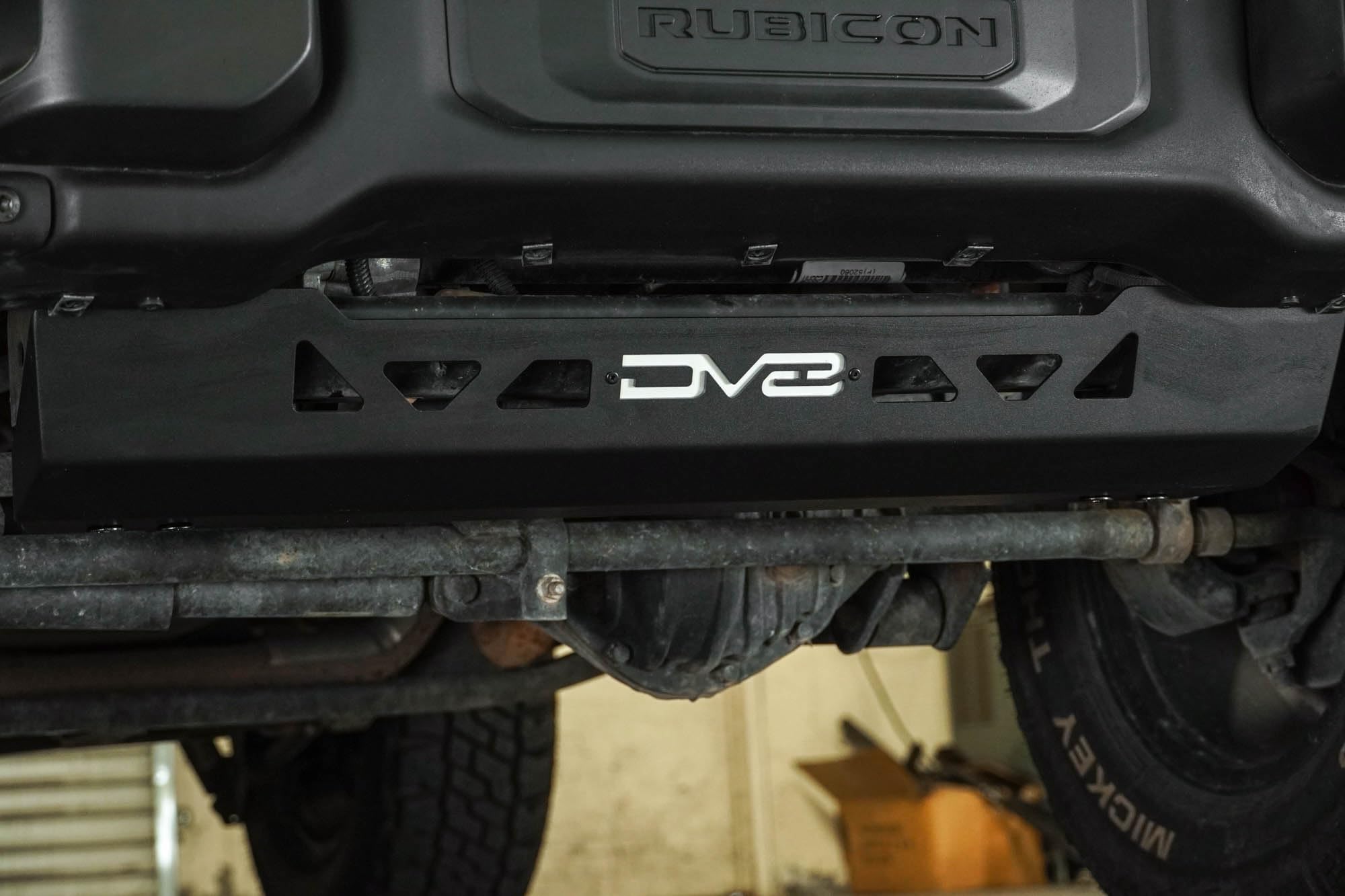 Front Skid Plate DV8 Offroad for 2007-2018 Jeep Wrangler JK | Covers Frame Horns/Crash Bars When Factory Bumper/Skid Plate is Removed | Simple Mounting Design | Vented to Allow Airflow to Engine Bay