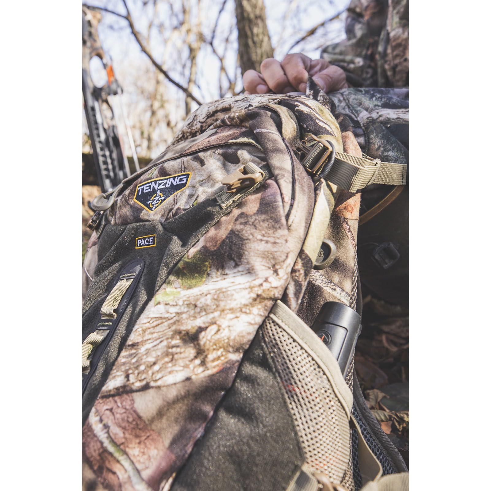TENZING Day Pack Pace, Mossy Oak Break-Up Country, 1,600-Cubic-Inch Low-Profile Ultra Soft Quiet Durable Hunting Backpack with Multiple Pockets & Water Reservoir Compartment