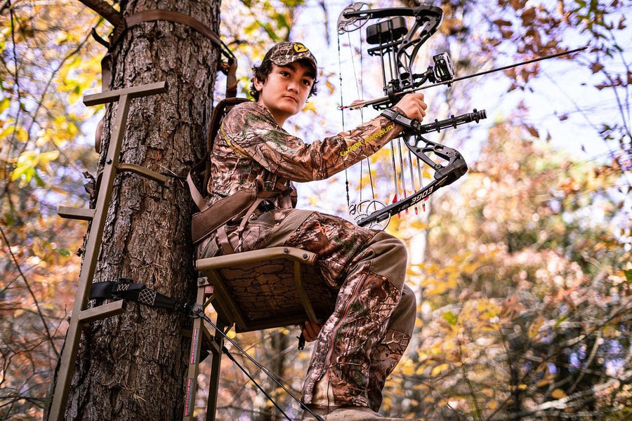 Trophy Treestands Combo Archers Roost 20' Hang On Single Person Stand with Climbing System TFC402